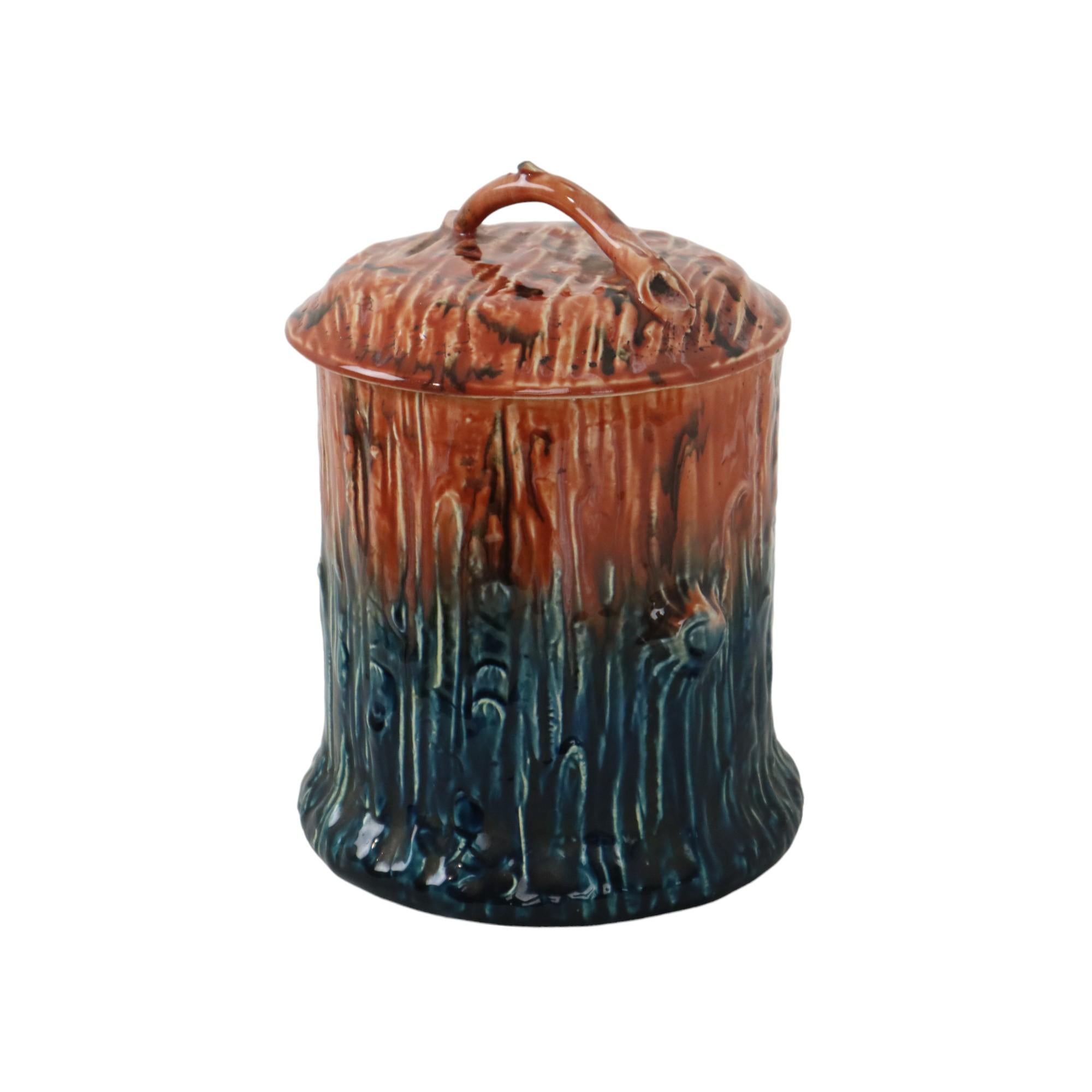 Francese Antico vaso in maiolica Barbotine con coperchio in stile Art Nouveau organico in vendita