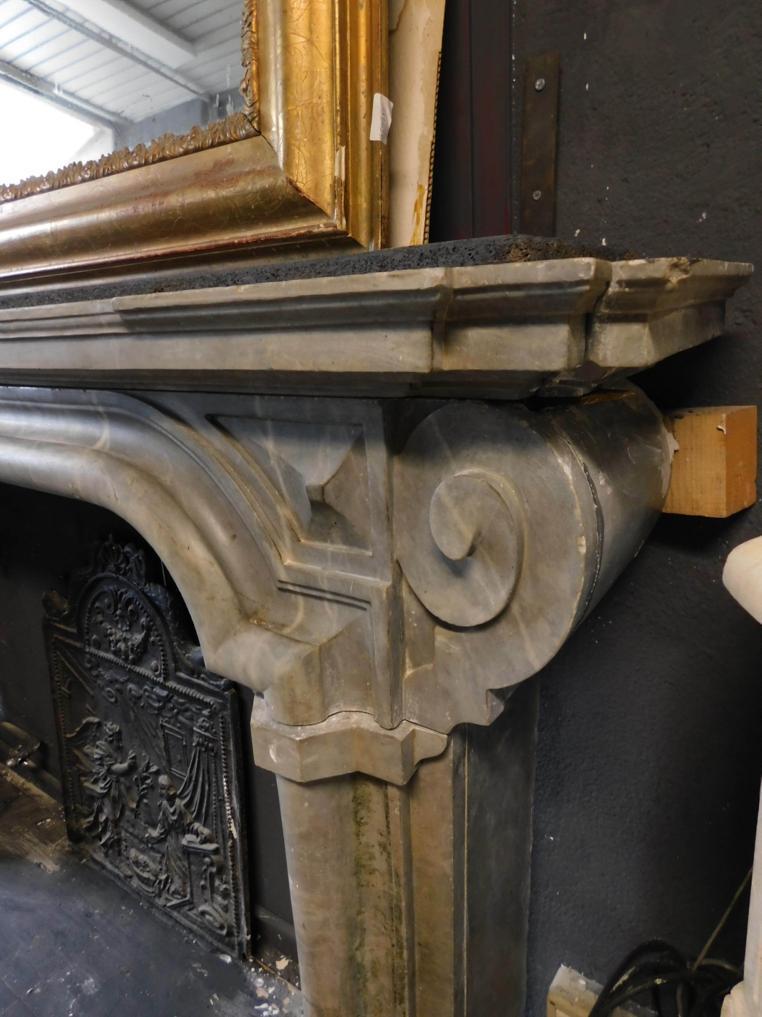 Antique Bardiglio Gray Marble Fireplace, 18th Century Italy For Sale 4