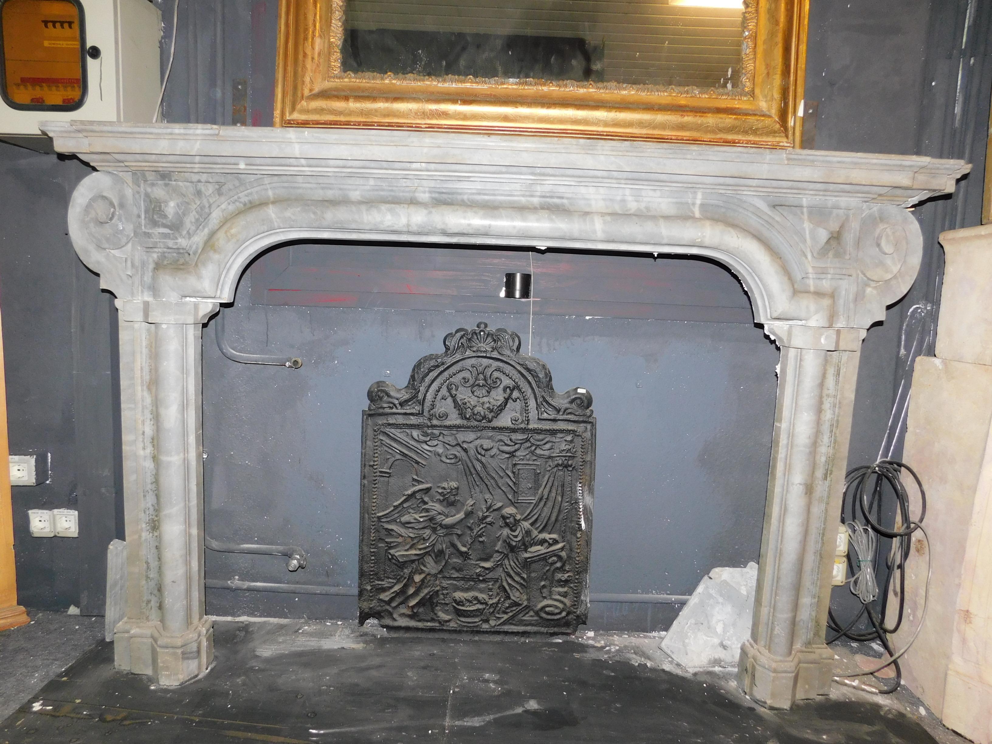 Antique Bardiglio Gray Marble Fireplace, 18th Century Italy For Sale 6