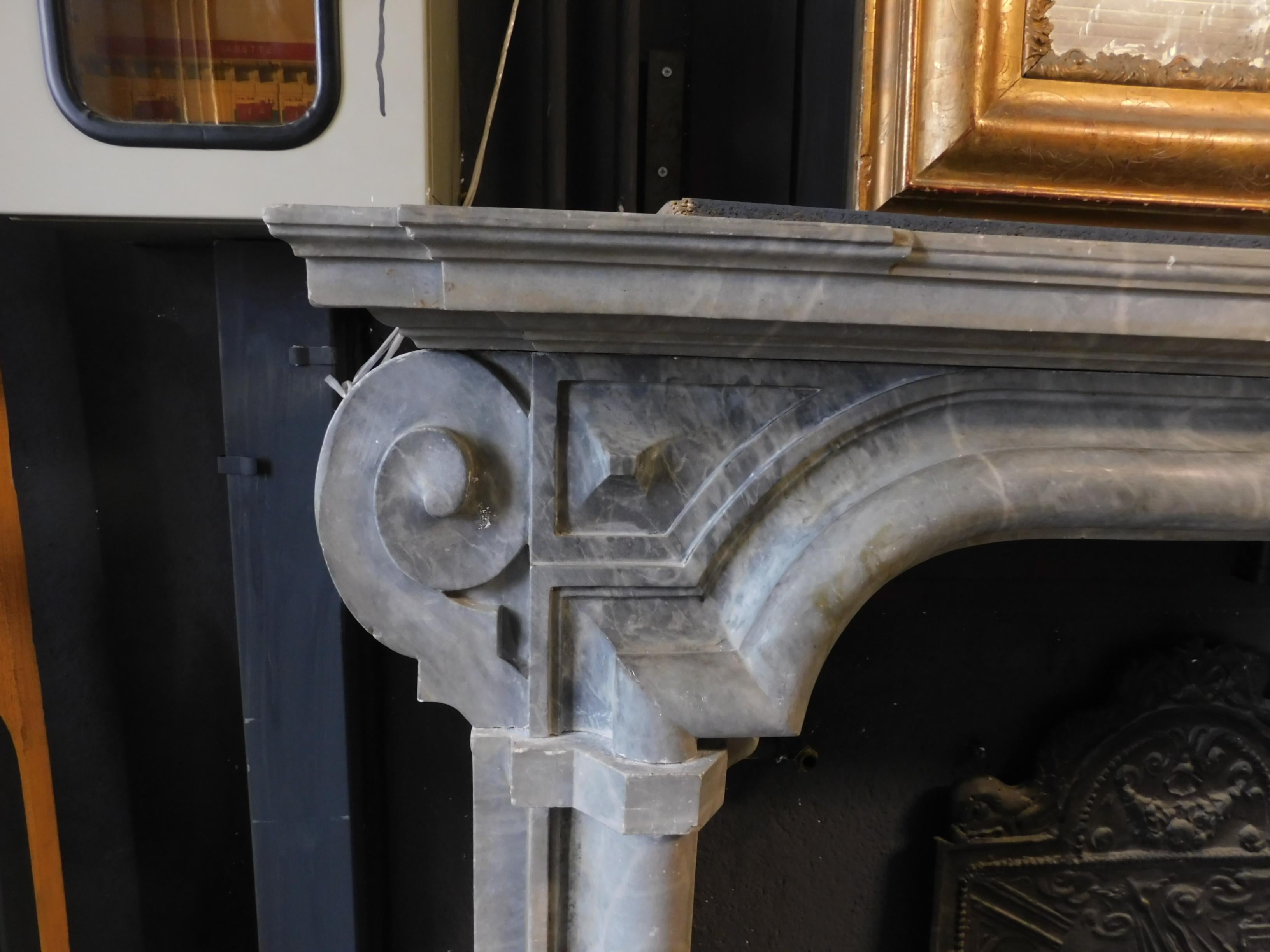 Antique Bardiglio Gray Marble Fireplace, 18th Century Italy For Sale 3