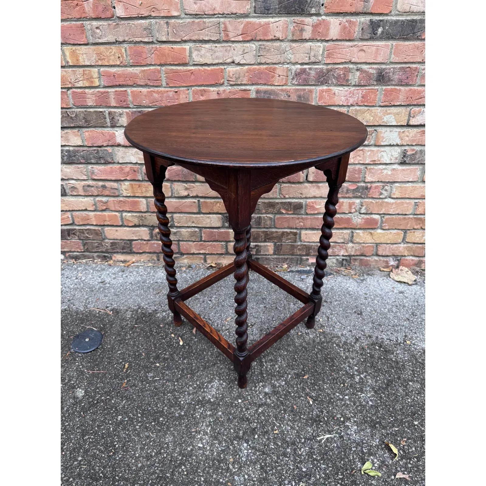 Table d'appoint antique Barely Twist Bon état à Nashville, TN