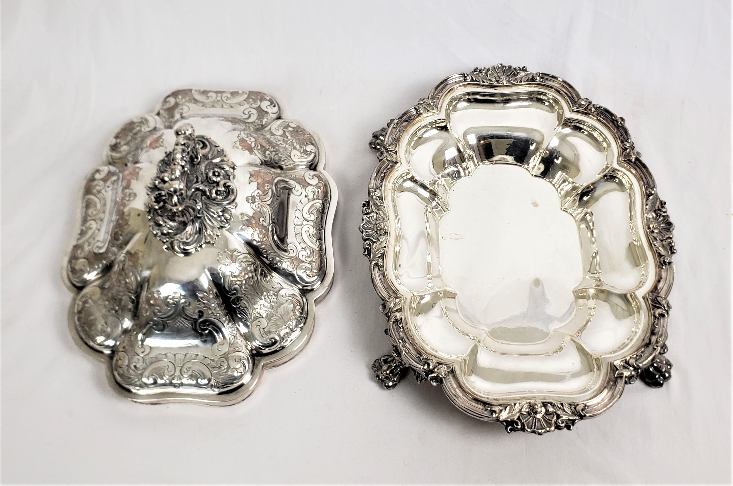 Antique Barker-Ellis Silver Plated Covered Entree Server with Floral Decoration In Good Condition For Sale In Hamilton, Ontario