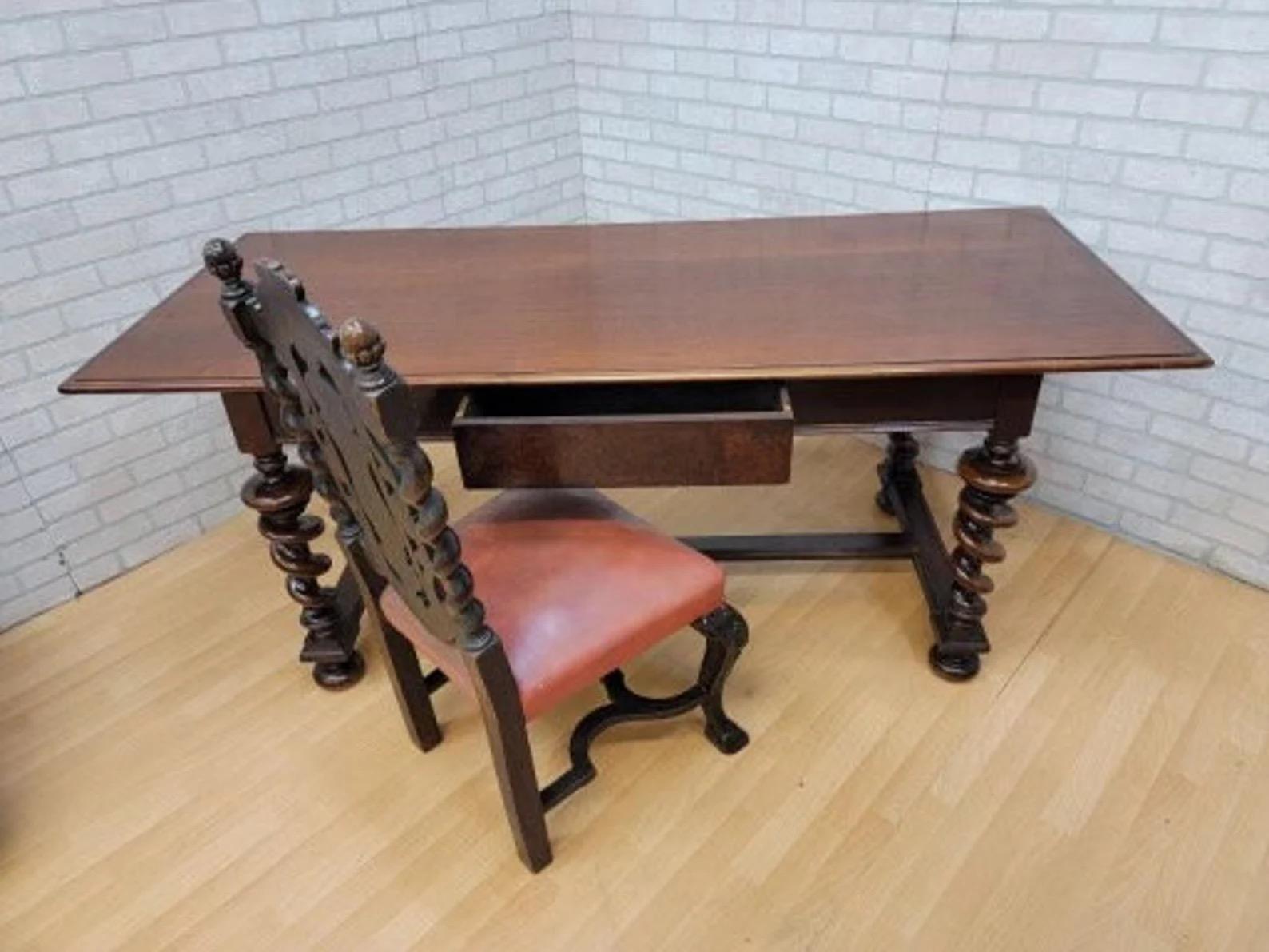 Bureau à un tiroir Barley Twist en acajou ancien avec chaise à haut dossier Barley-Twist sculptée à la main - Ensemble 2 pièces

***L'armoire est vendue séparément.

Vers le début du 20e siècle

Dimensions :

Bureau :

H 31