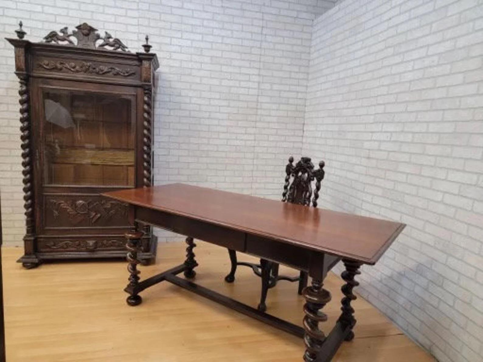 Début de l'époque victorienne Bureau ancien à torsion d'orge avec chaise sculptée à torsion d'orge - 2 pièces en vente