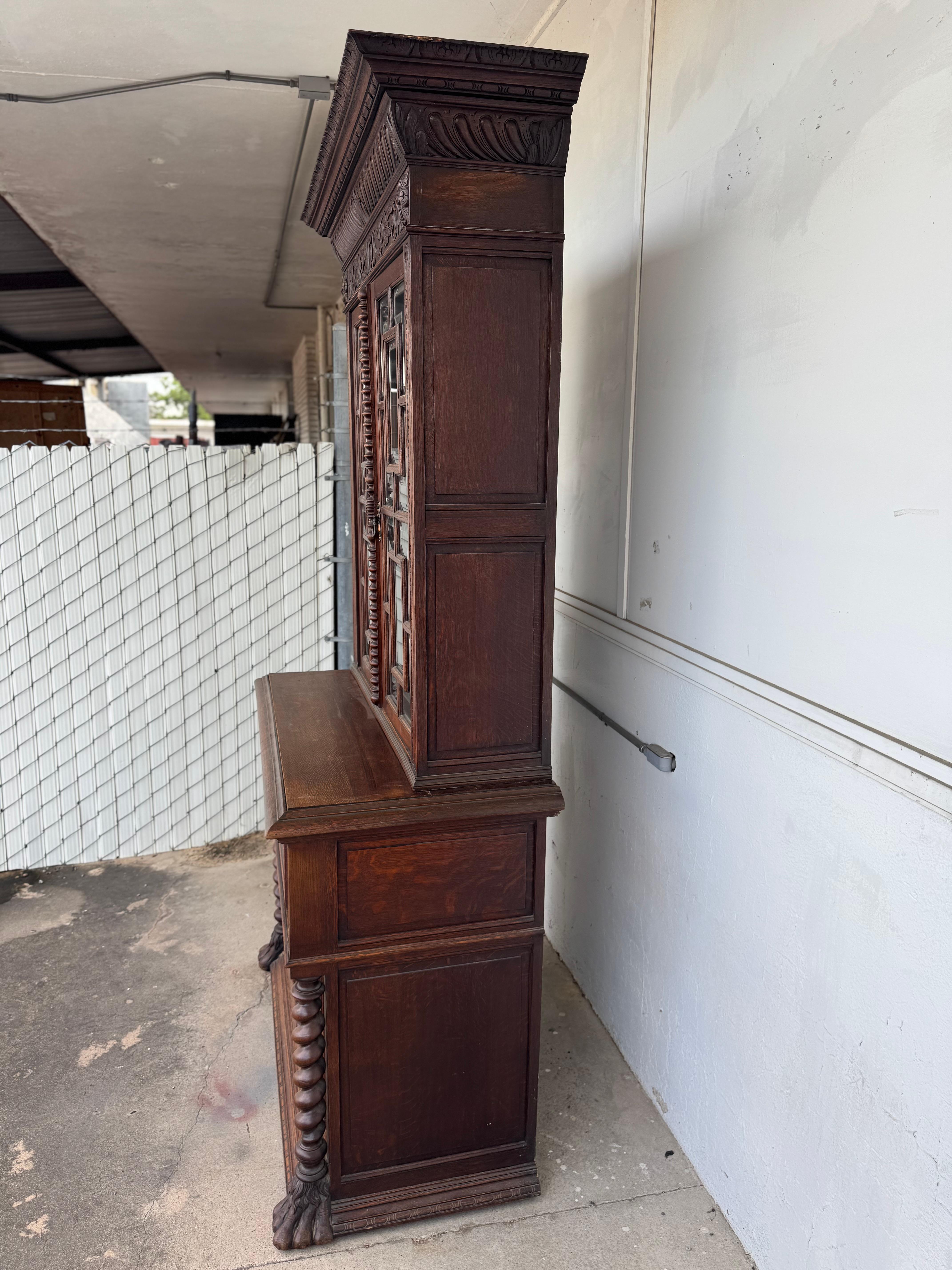 Antique Barley Twist English Oak Secretary with Display Cabinet in vendita 3