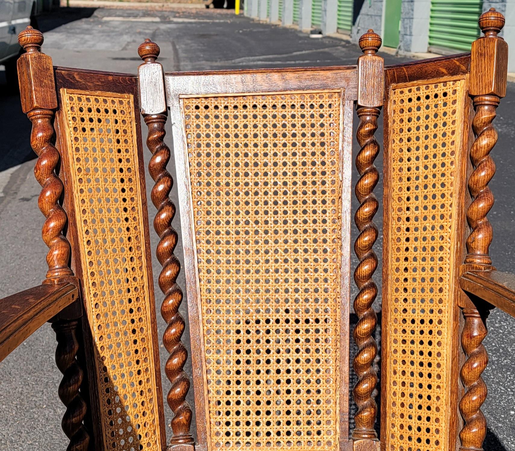 Ancienne chaise à bascule Mission en chêne à 3 panneaux et dossier canné Barley Twist, vers 1900 2