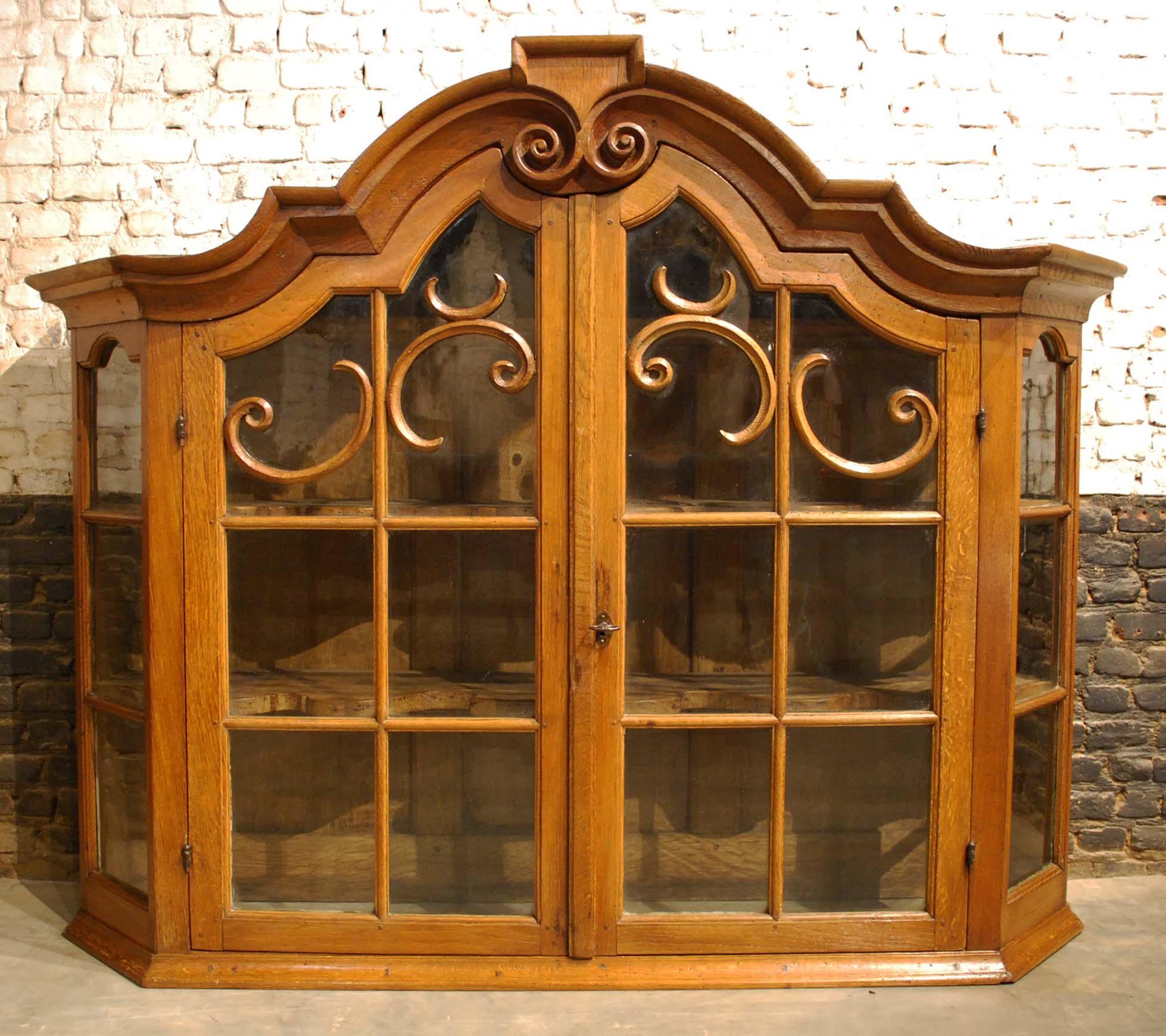 Antique Baroque 18th Century German Solid Oak Farmhouse Display Cabinet For Sale 4