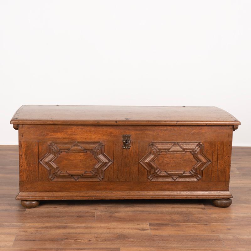 Antique Baroque 18th Century Oak Trunk With Carved Details In Good Condition For Sale In Round Top, TX