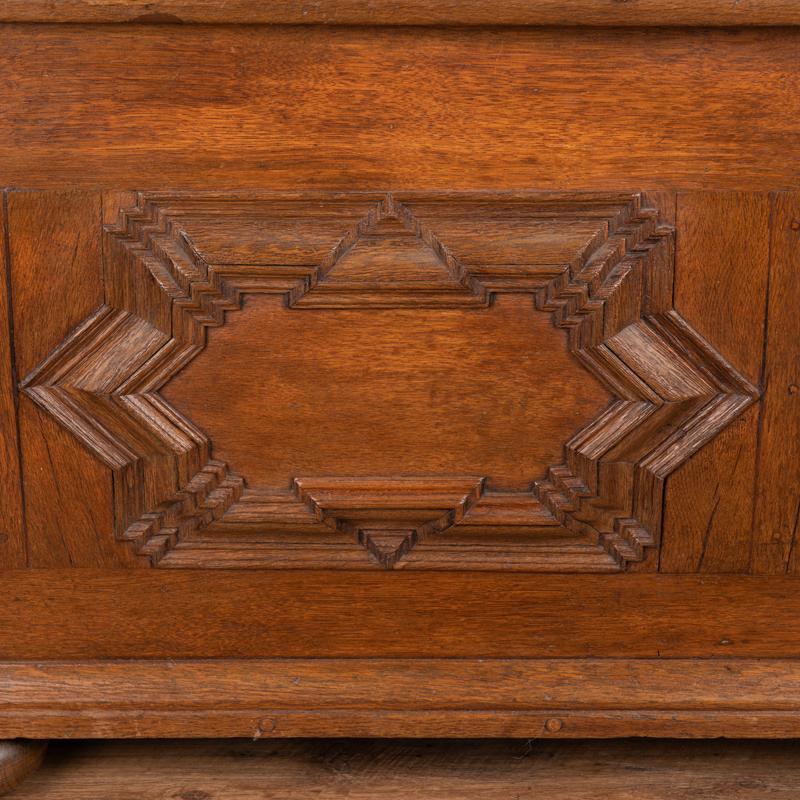 Antique Baroque 18th Century Oak Trunk With Carved Details For Sale 4