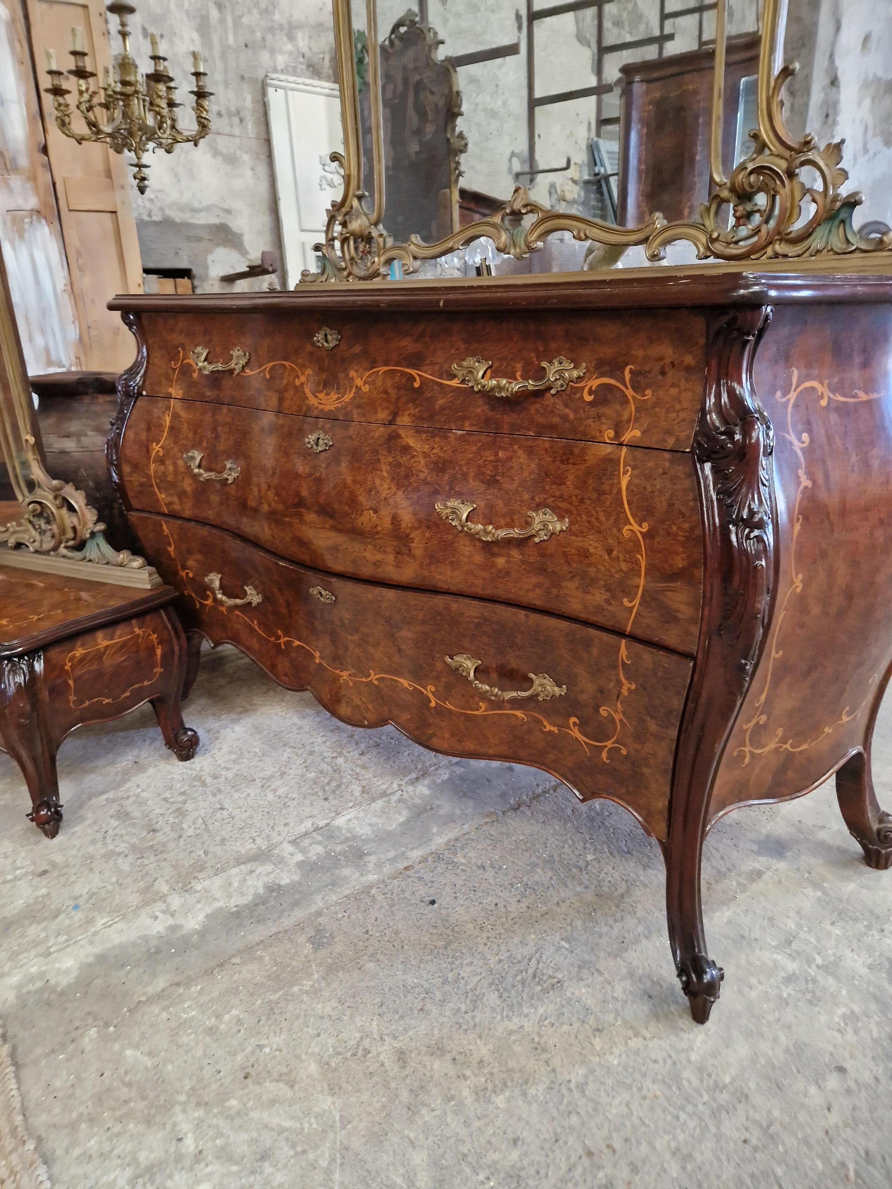 Veneer Antique Italian Bedroom Set