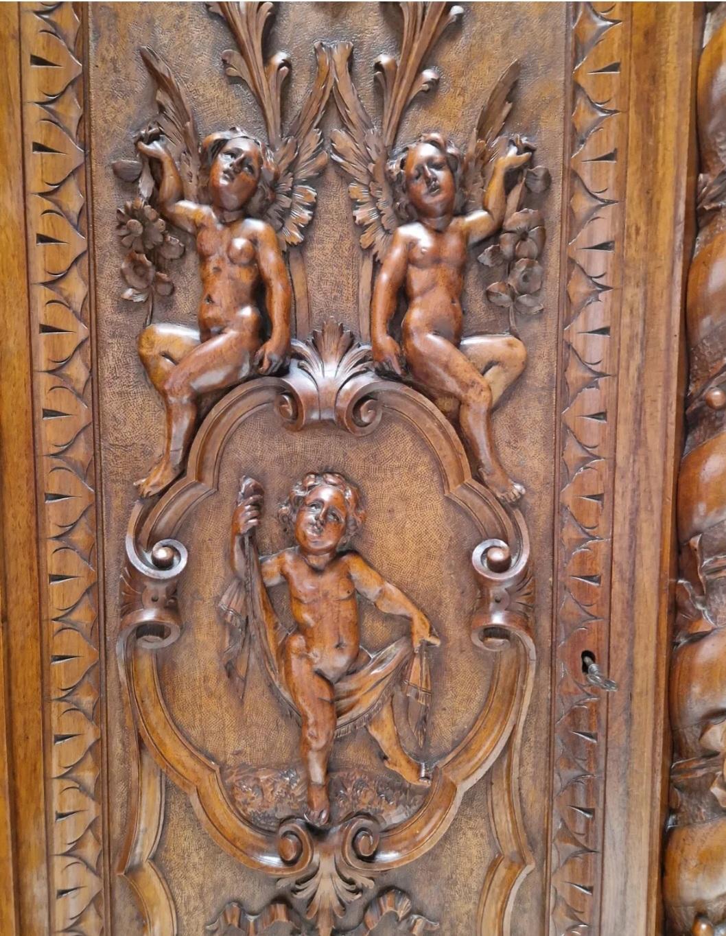 Walnut 19th Century Renaissance Bedroom Set with King Size Bed For Sale