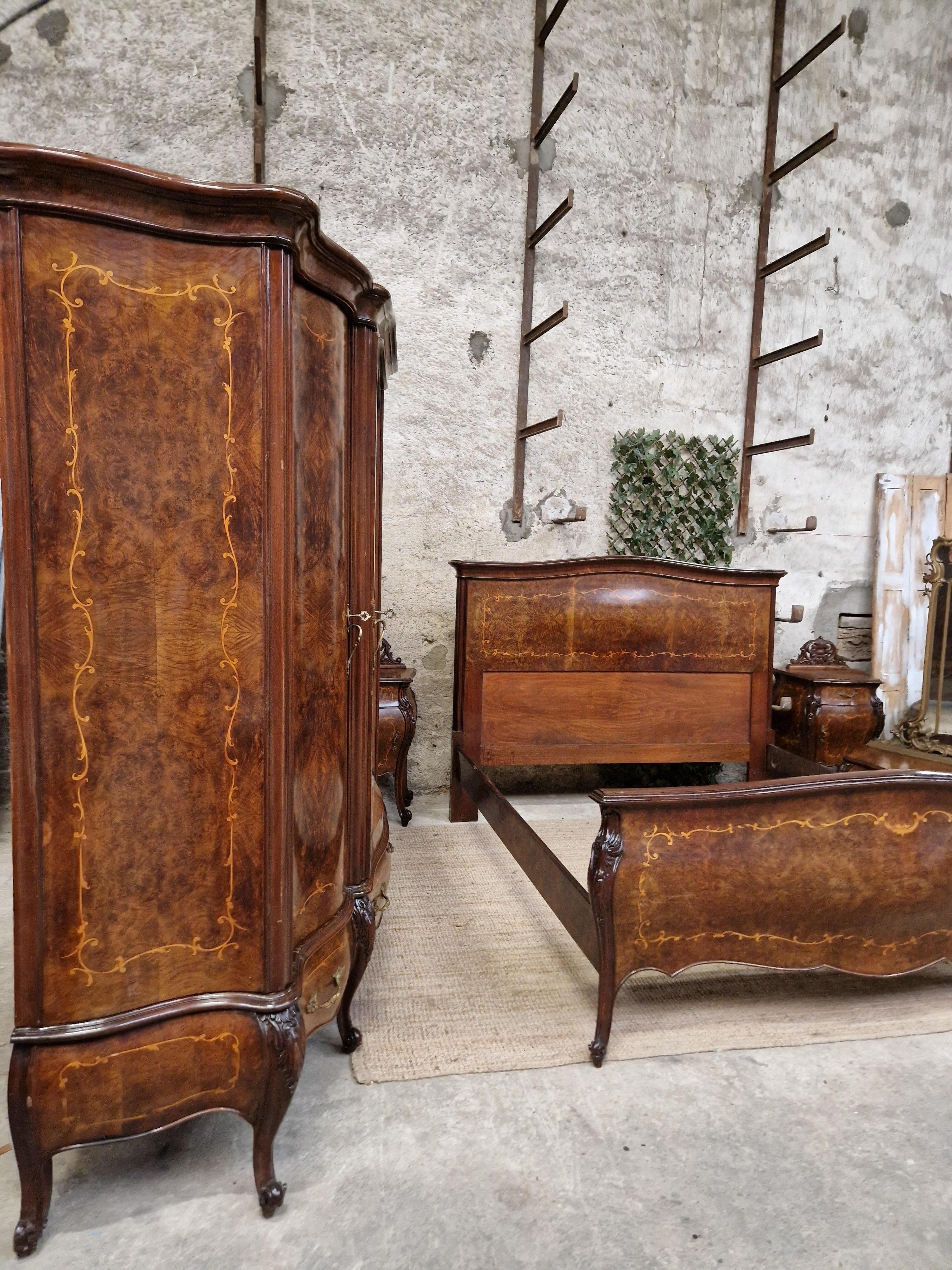 20th Century Antique Baroque Bedroom Set Italian Bombe  For Sale
