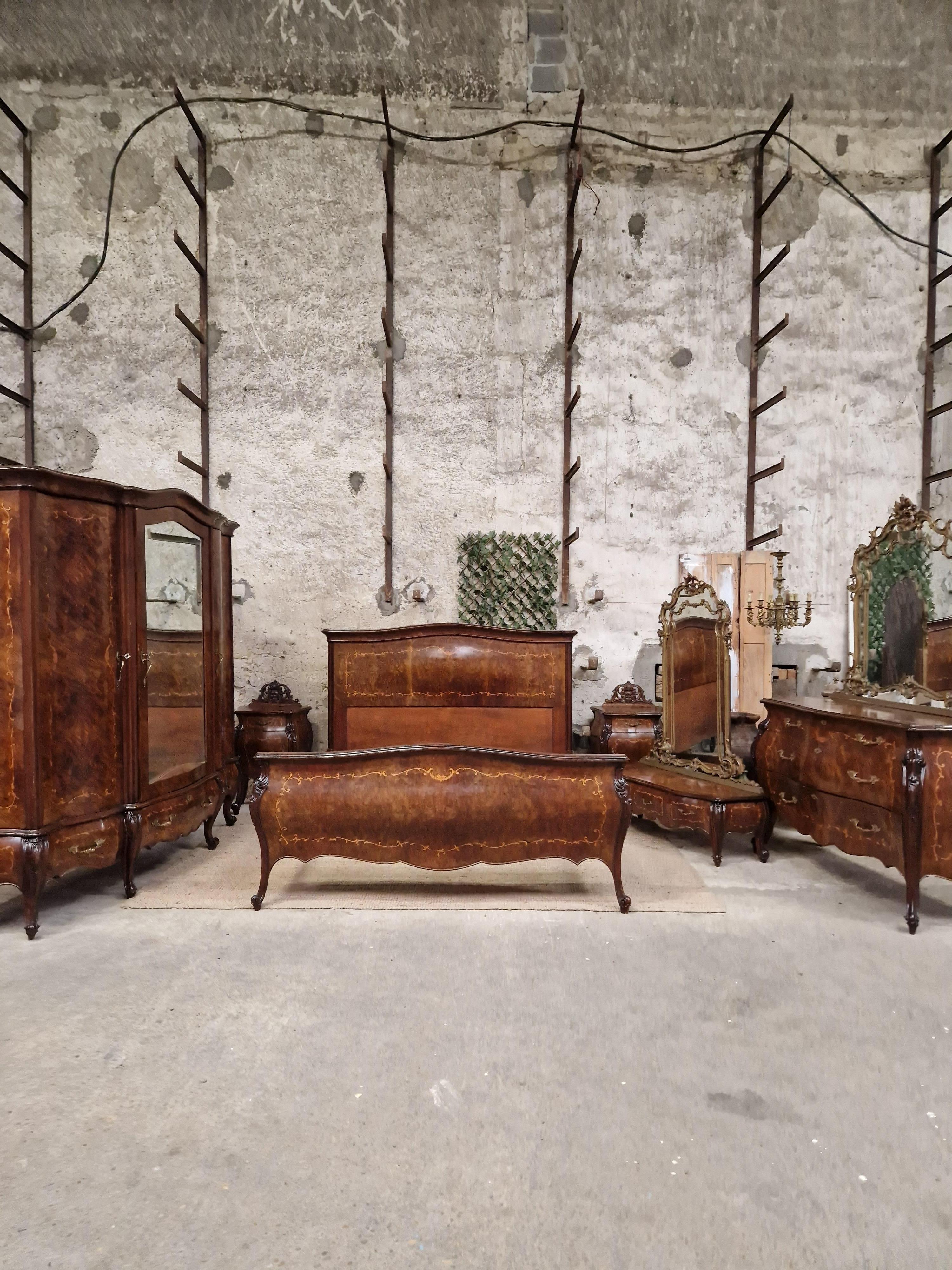 Antikes Barock-Schlafzimmer-Set im italienischen Bombe-Stil  im Angebot 2