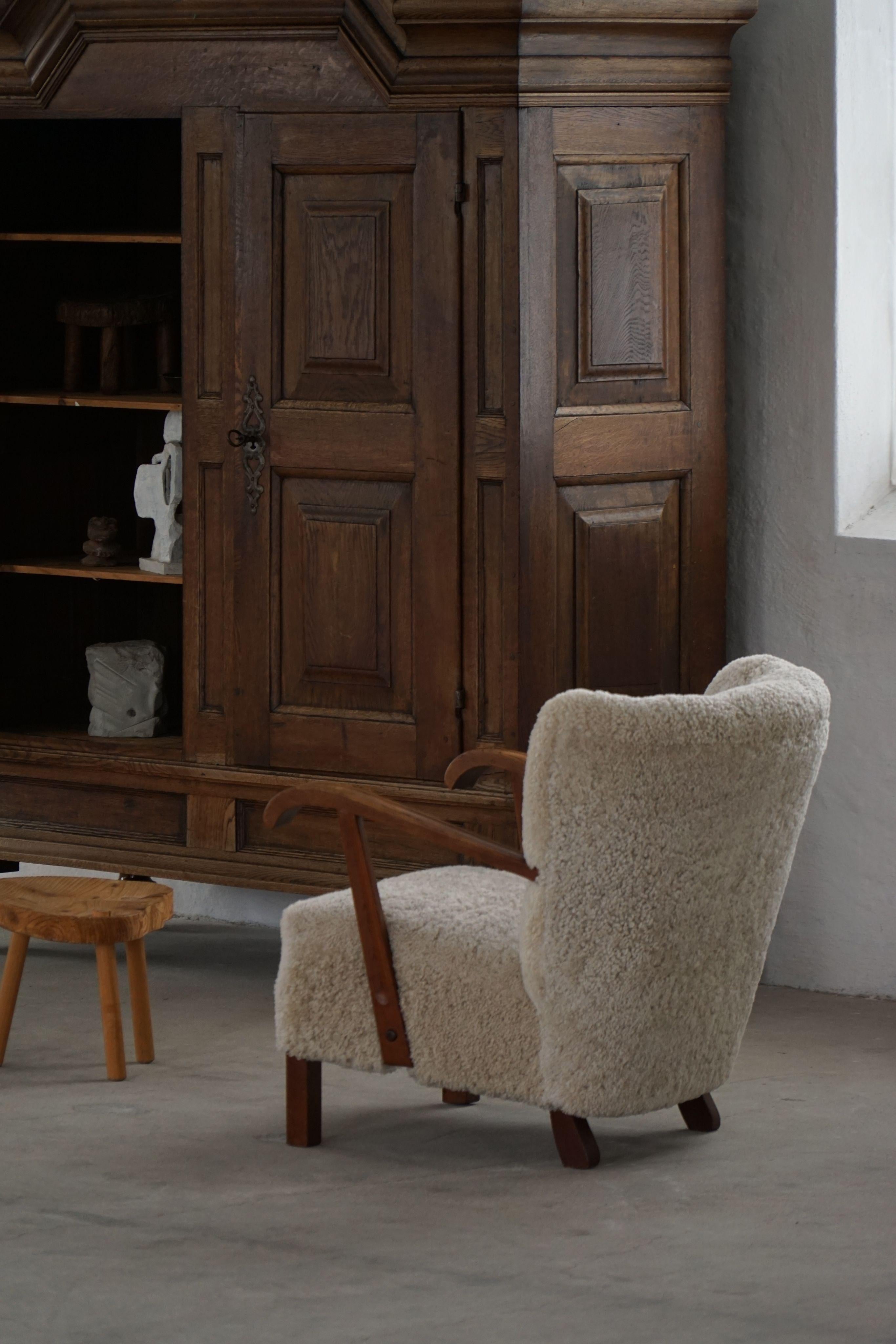 Ancienne armoire baroque en Oak massif, ébénisterie danoise, années 1700 en vente 7