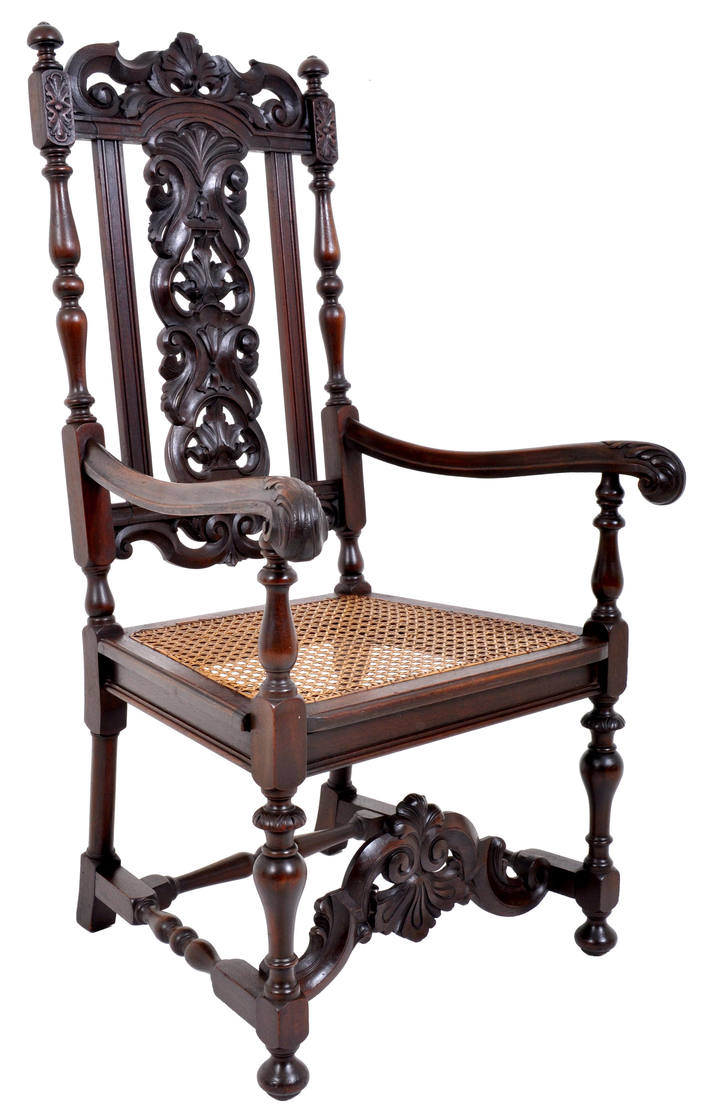Chaise trône baroque ancienne en noyer sculpté, vers 1880. La chaise a une crête sculptée avec un motif de coquille au centre, flanquée d'une paire de fleurons, la plaque centrale noire fortement et profondément sculptée de feuilles d'acanthe et