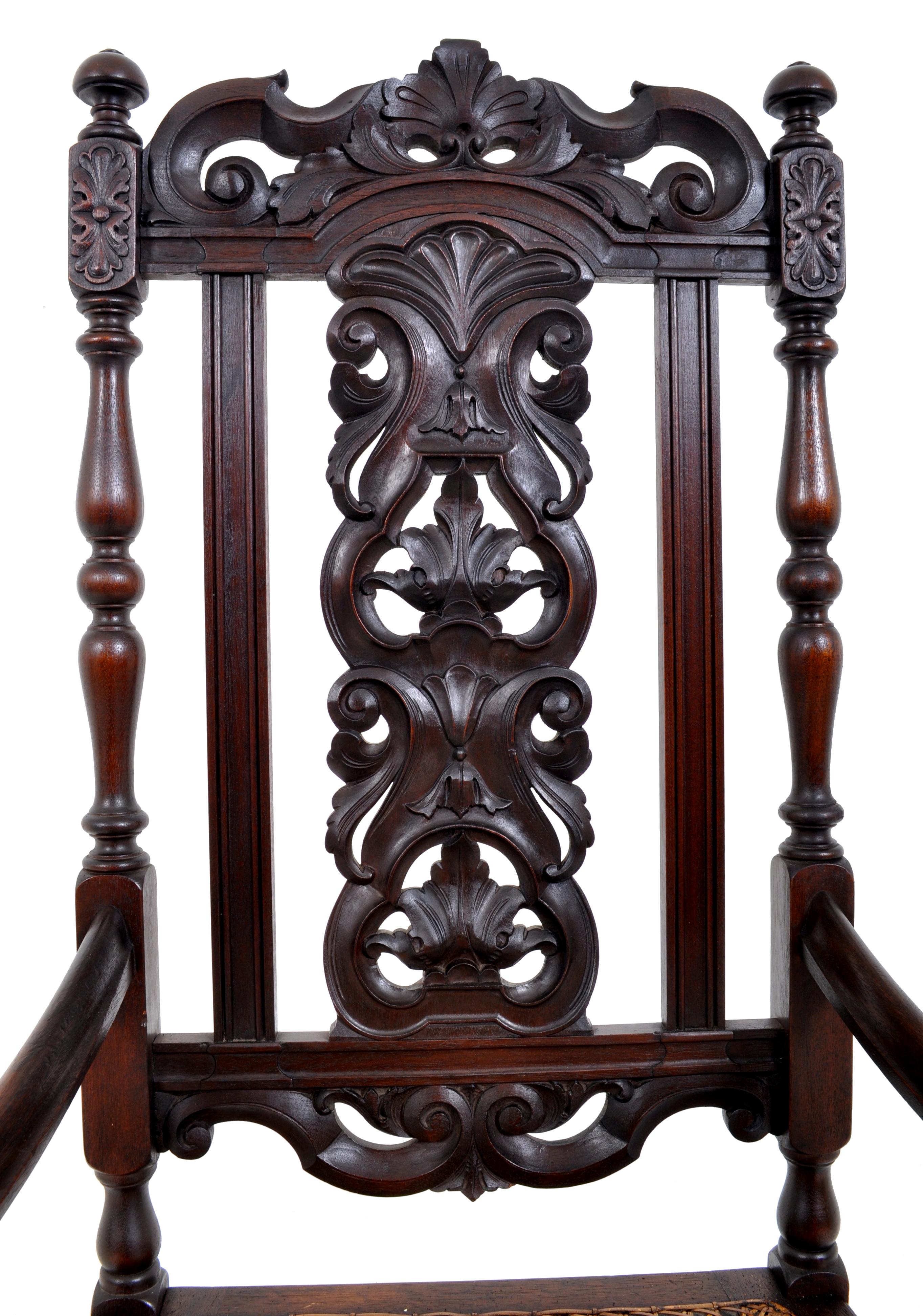 Sculpté à la main Chaise trône baroque ancienne en noyer sculpté:: vers 1880 en vente