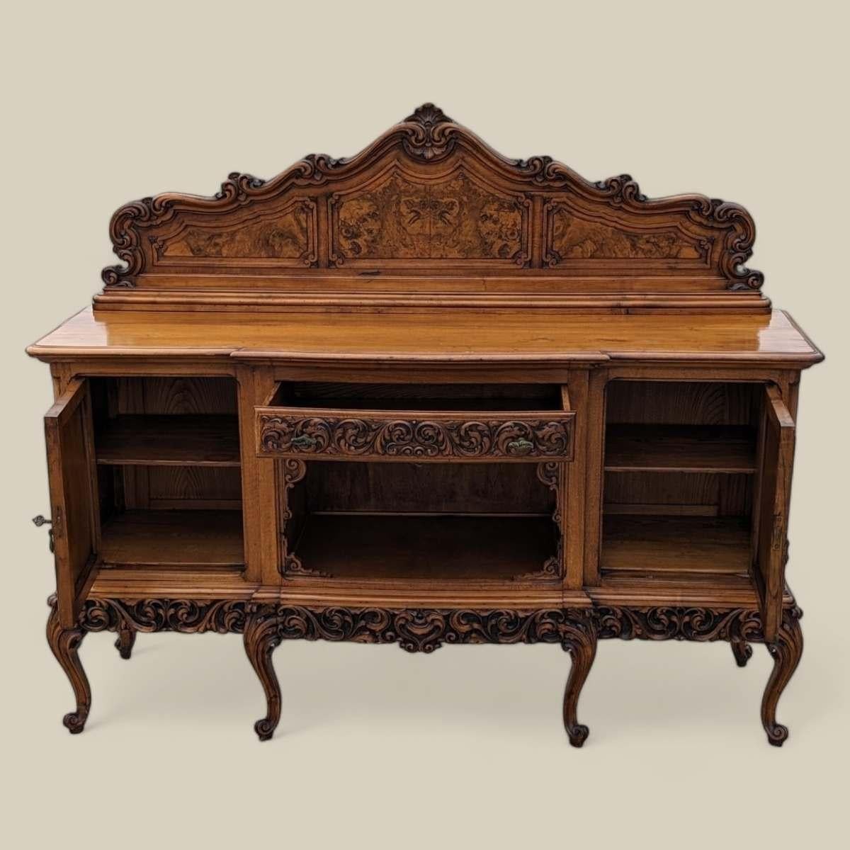 Antique armoire baroque en bois sculpté en vente 3