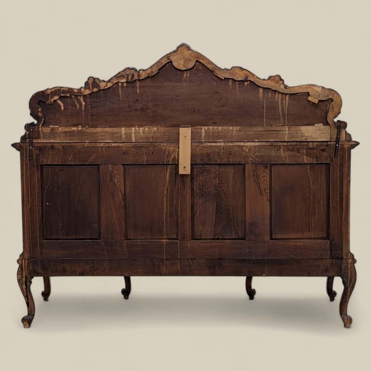 XIXe siècle Antique armoire baroque en bois sculpté en vente