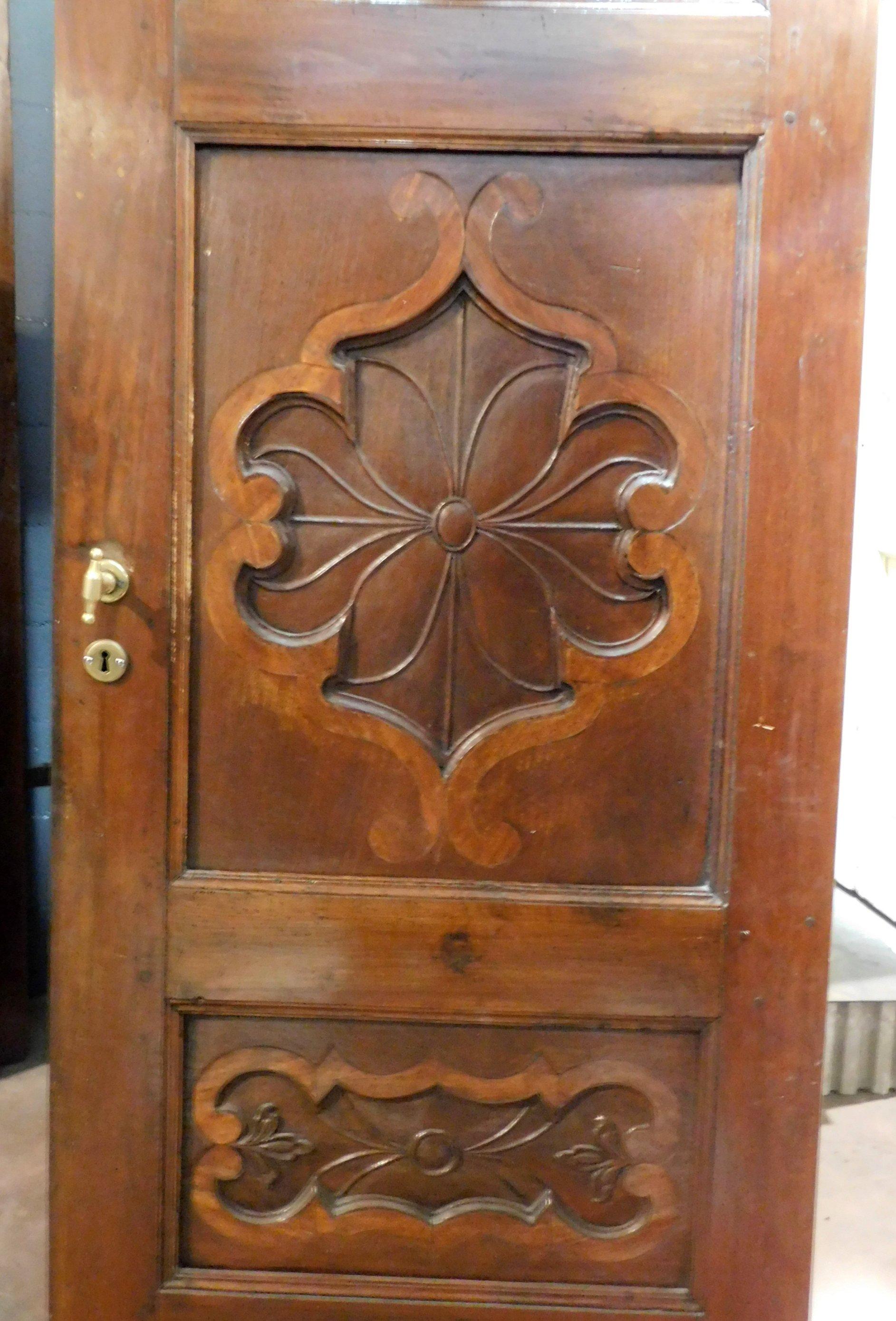 Antique Baroque Door Carved and Inlaid, Carved in Walnut, '700, Italy For Sale 1