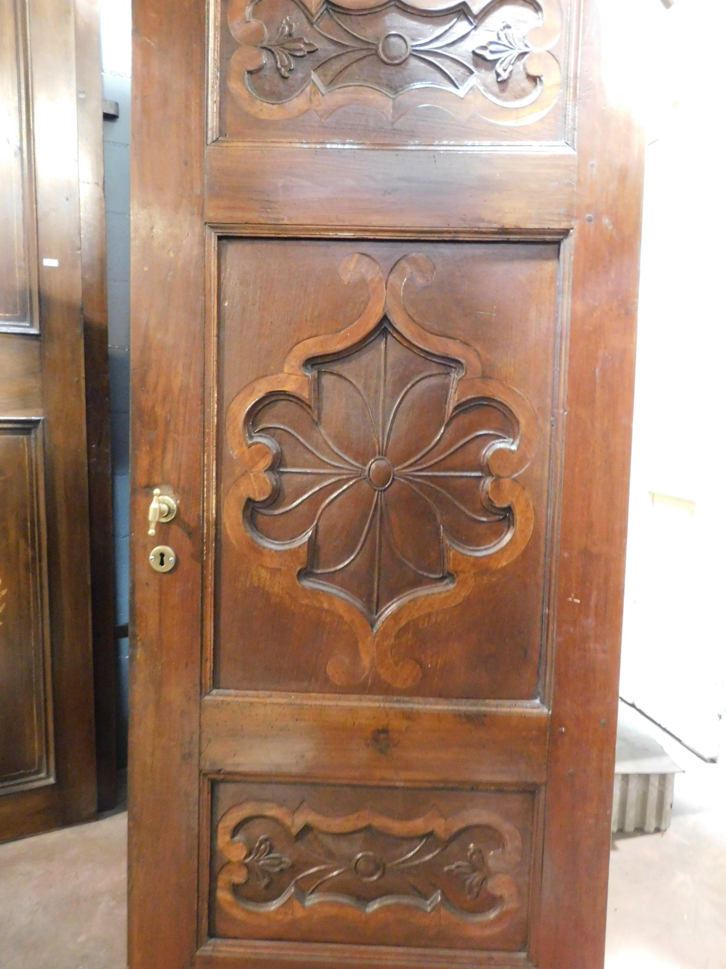 Antique Baroque Door Carved and Inlaid, Carved in Walnut, '700, Italy For Sale 2