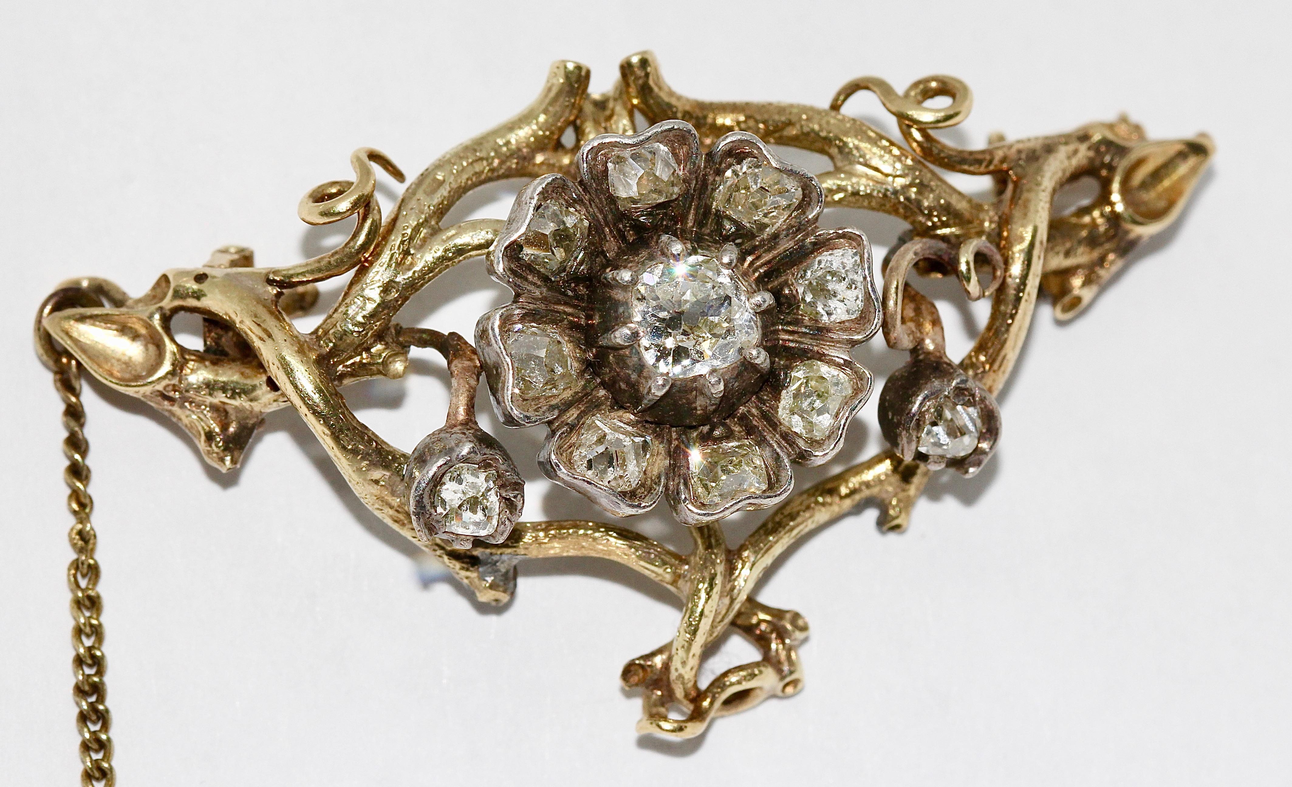 Antique, Baroque Gold Diamond Brooch In Good Condition For Sale In Berlin, DE