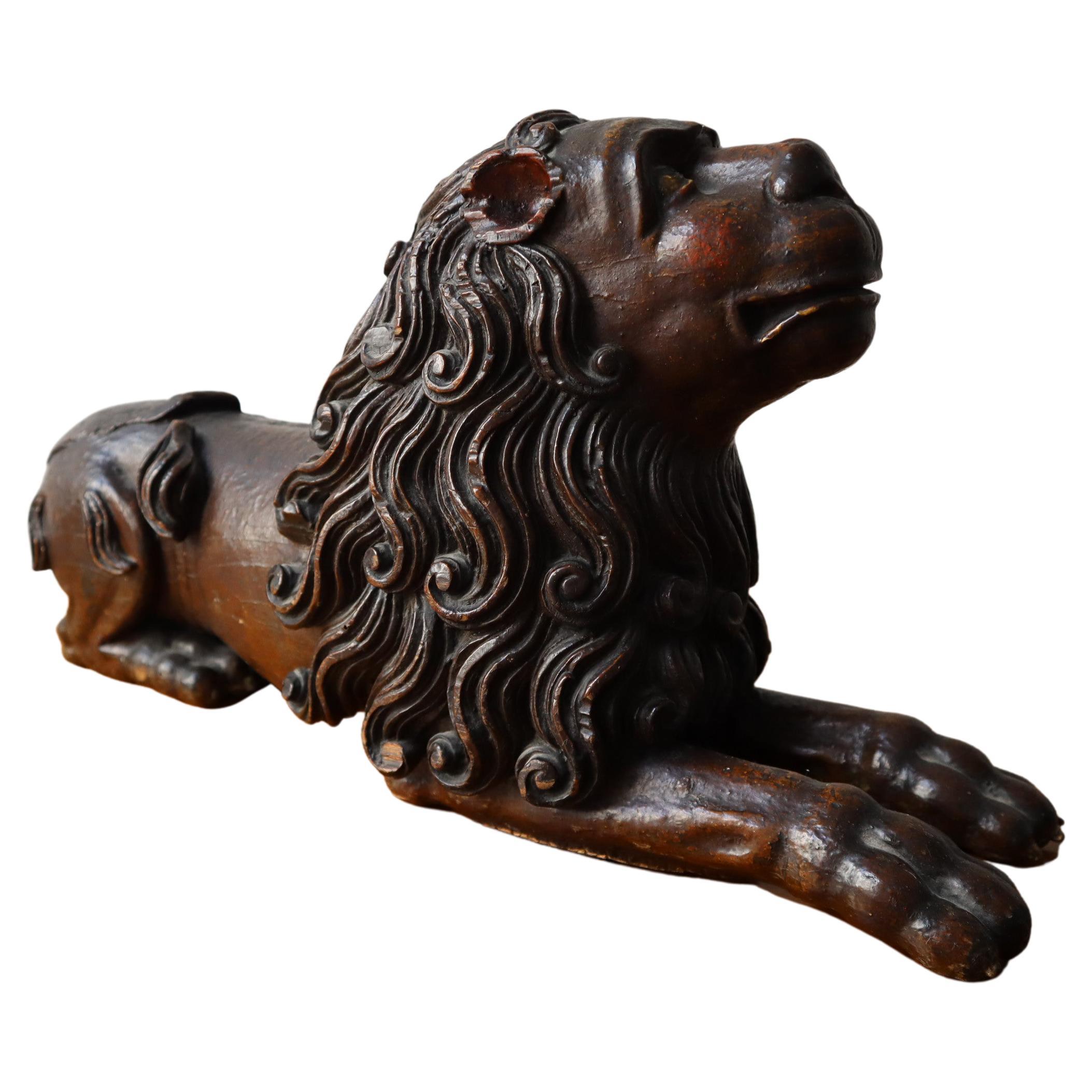 Ancienne sculpture baroque italienne ou autrichienne de lion sculptée à la main