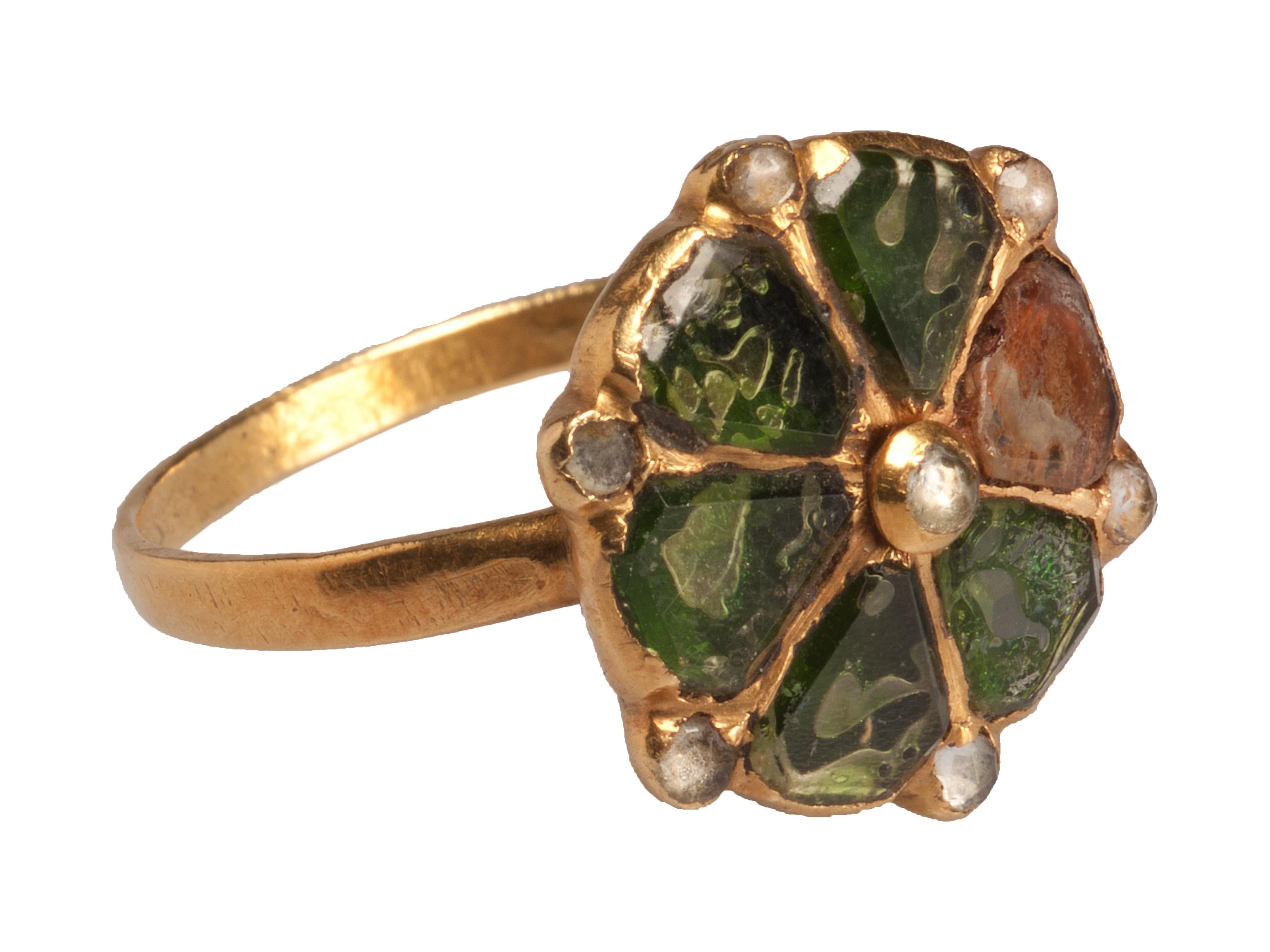 Antiker italienischer Rosette-Ring aus Glas im Barockstil (Perle) im Angebot