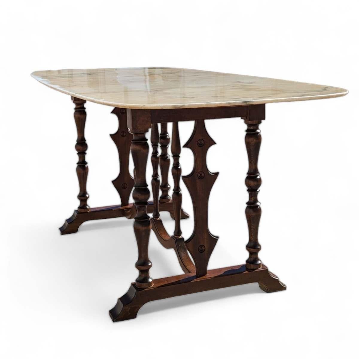 Table de salle à manger ancienne baroque à plateau de marbre - Style 17ème siècle Base en Wood Wood en vente 1
