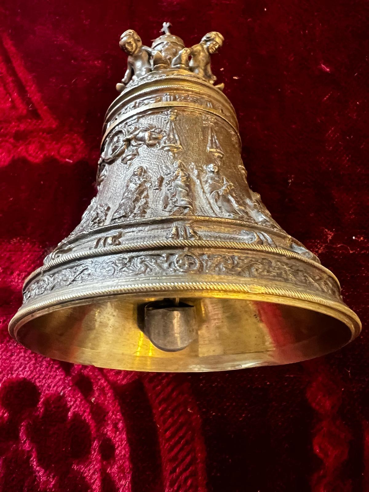 This is an exquisite bronze monastery table bell with extremely detailed ornaments of the twelve followers of Jesus. On the top there are four angels (putti).  The top shows the Cross of Jesus Christ. The Bell has an absolut beautiful sound. 