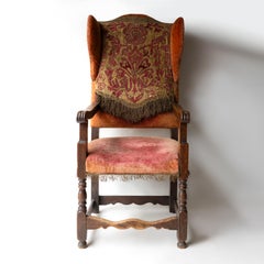 Fauteuil baroque ancien en chêne et à oreilles rembourrées, 17ème-18ème siècle