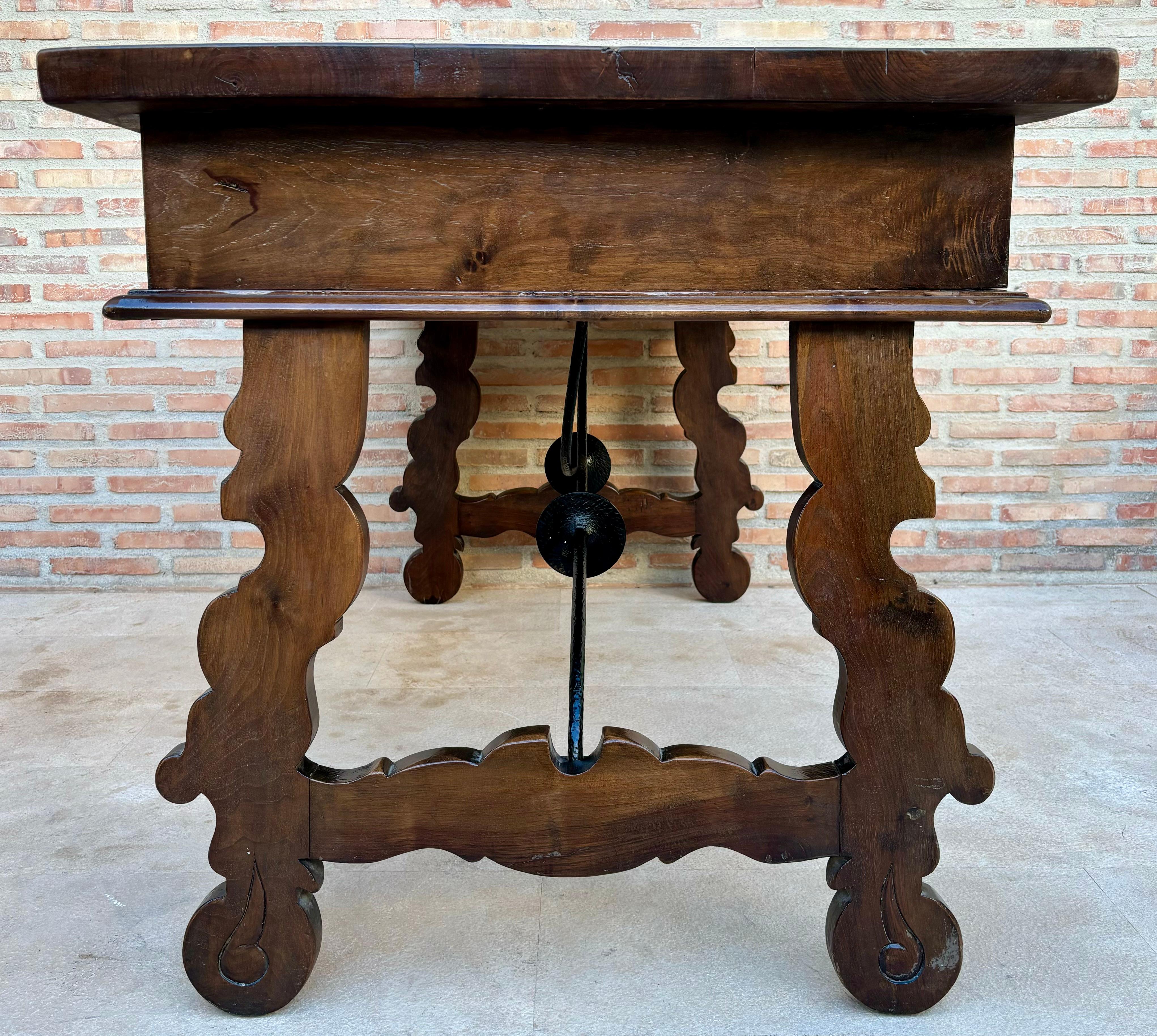 Antiker spanischer Barock-Schreibtisch im Angebot 4