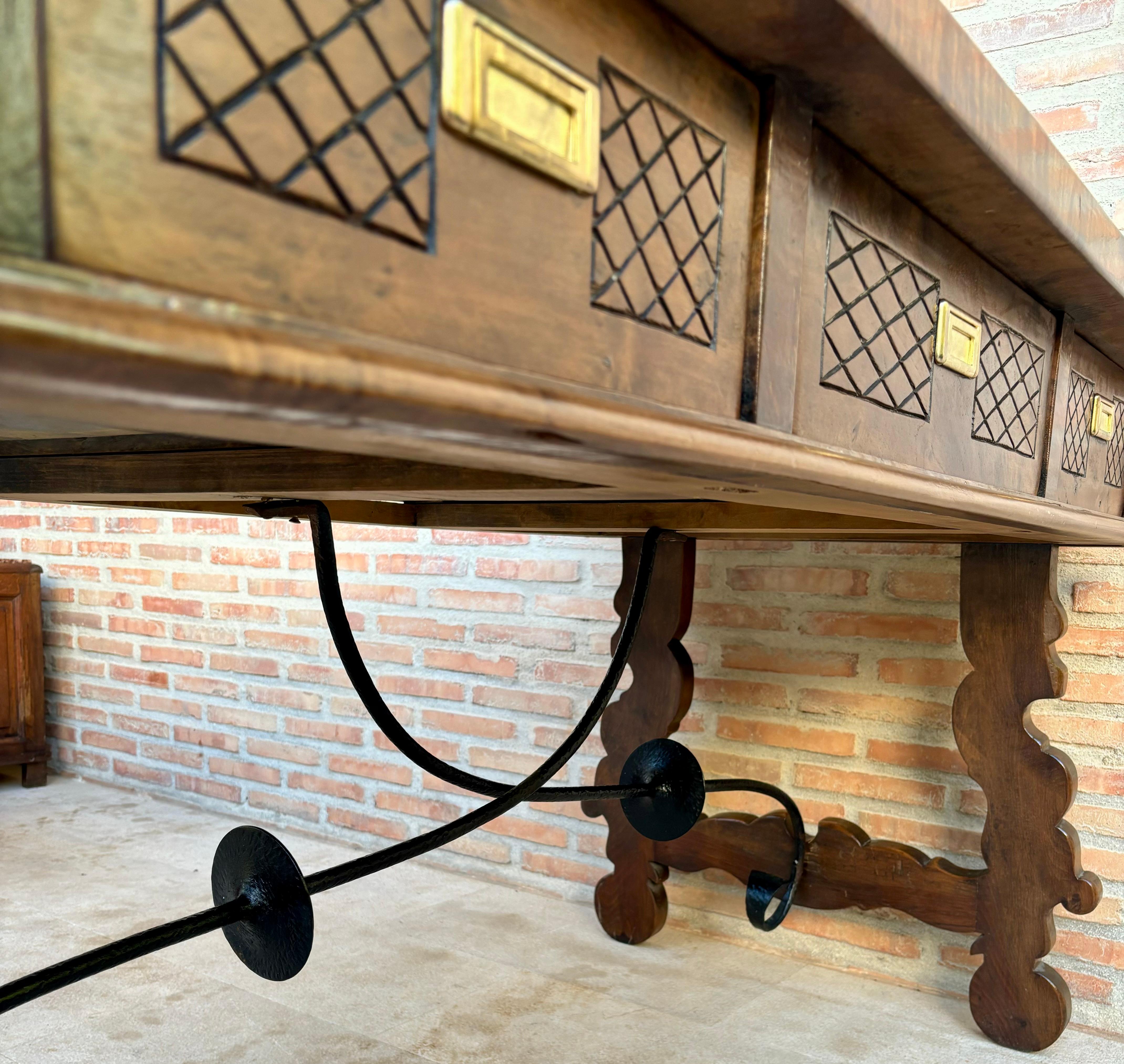 Antiker spanischer Barock-Schreibtisch im Angebot 6