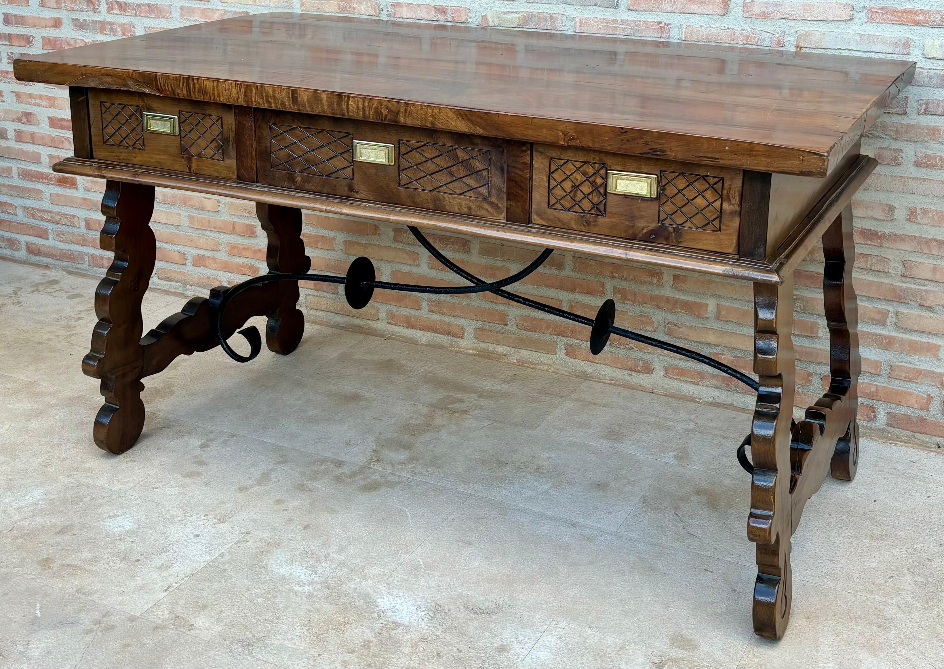 Antiker spanischer Barock-Schreibtisch (Spanisch) im Angebot