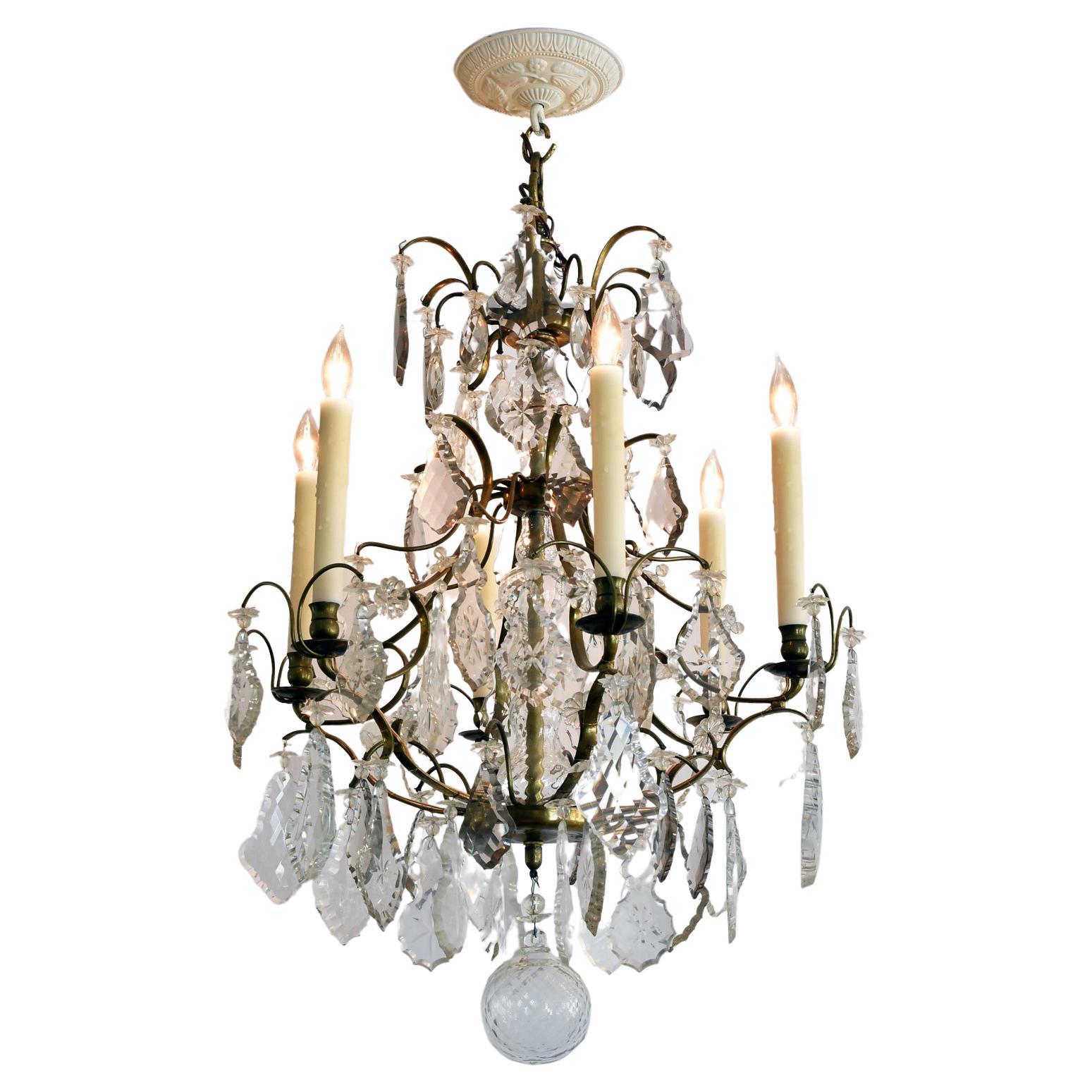 Lustre ancien de style baroque à 6 lumières avec prismes en cristal finement taillé et biseauté en vente