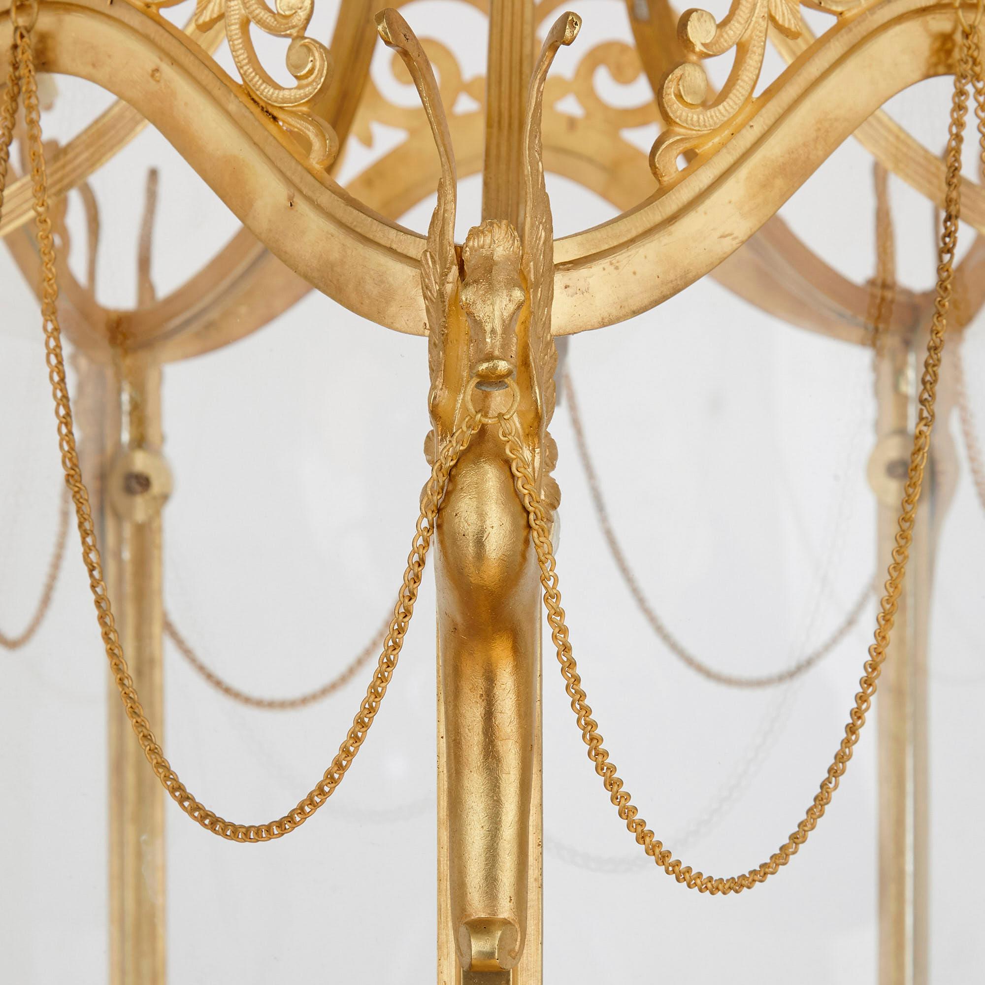 Français Lanterne ancienne de style baroque en verre et bronze doré en vente