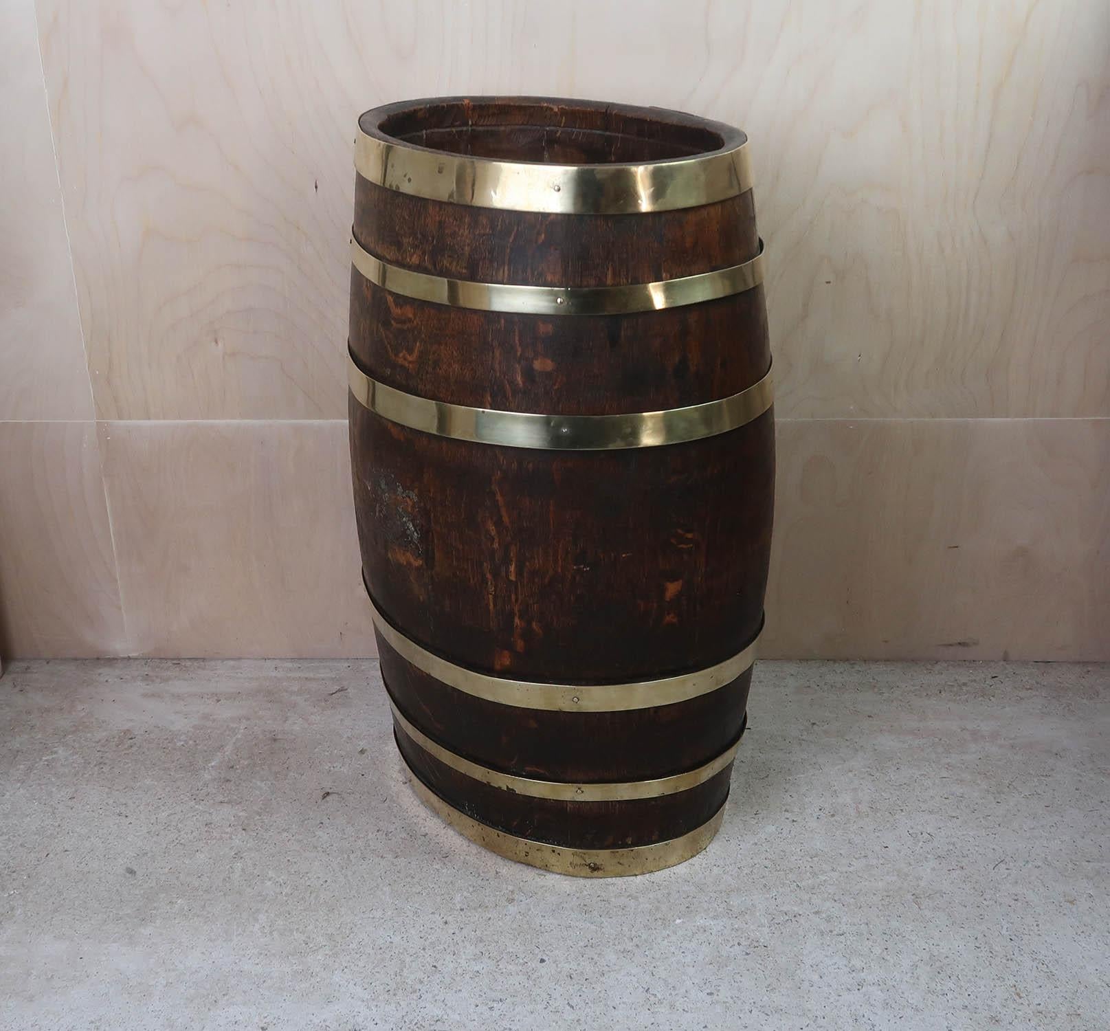 Antique Barrel Shaped Oak and Brass Umbrella Stand. English C.1920 In Good Condition For Sale In St Annes, Lancashire