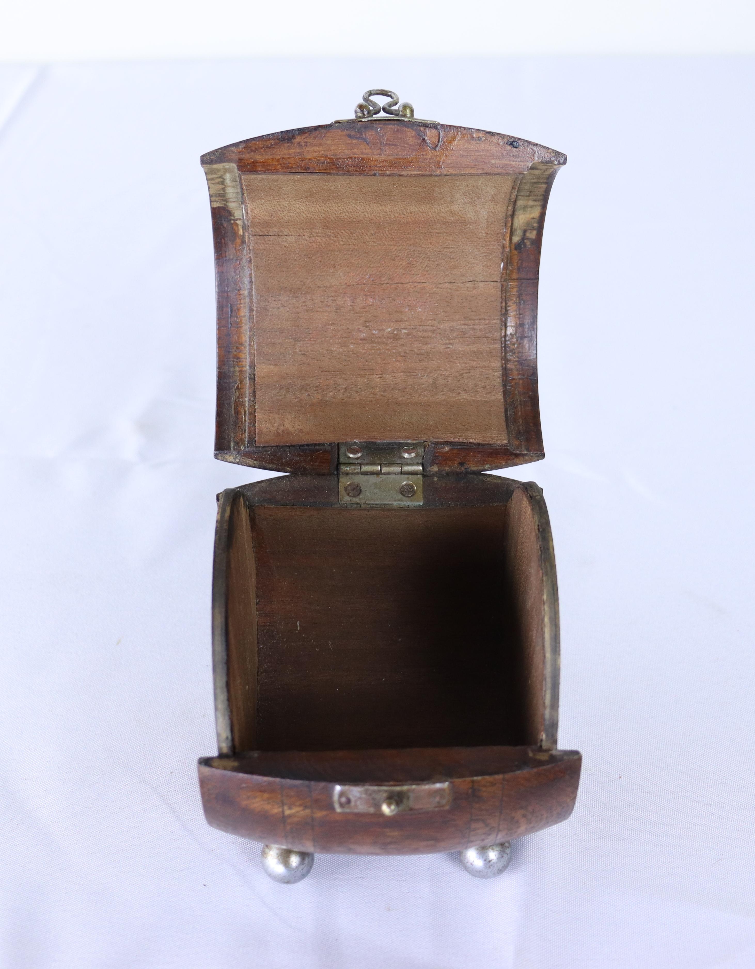 Antike Teedose in Form eines Fasses aus Eiche (Eichenholz) im Angebot