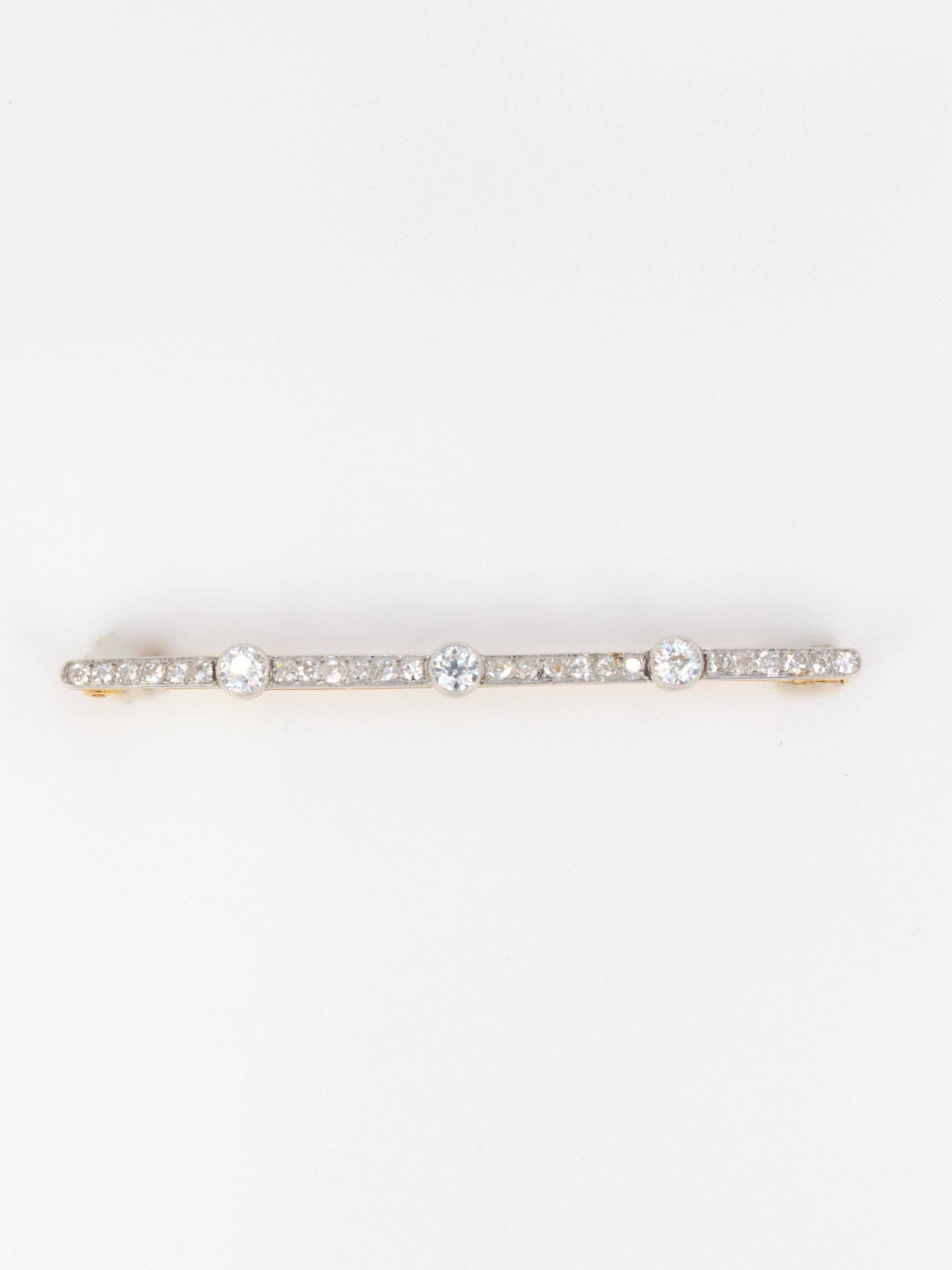 Round Cut Antique Barrette Brooch in Gold, Platinum and Diamonds For Sale