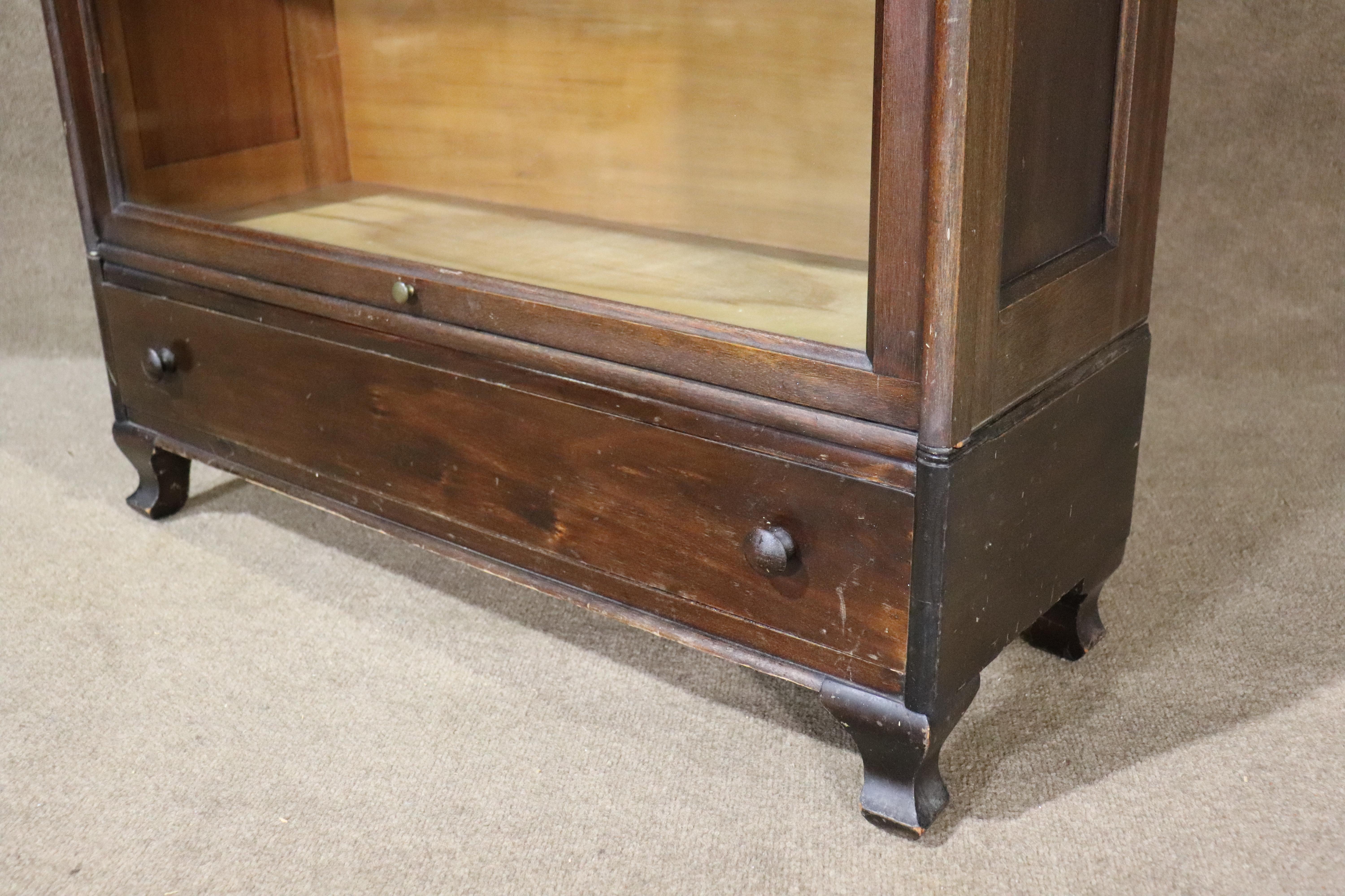 Antique Barrister Bookcase In Good Condition For Sale In Brooklyn, NY