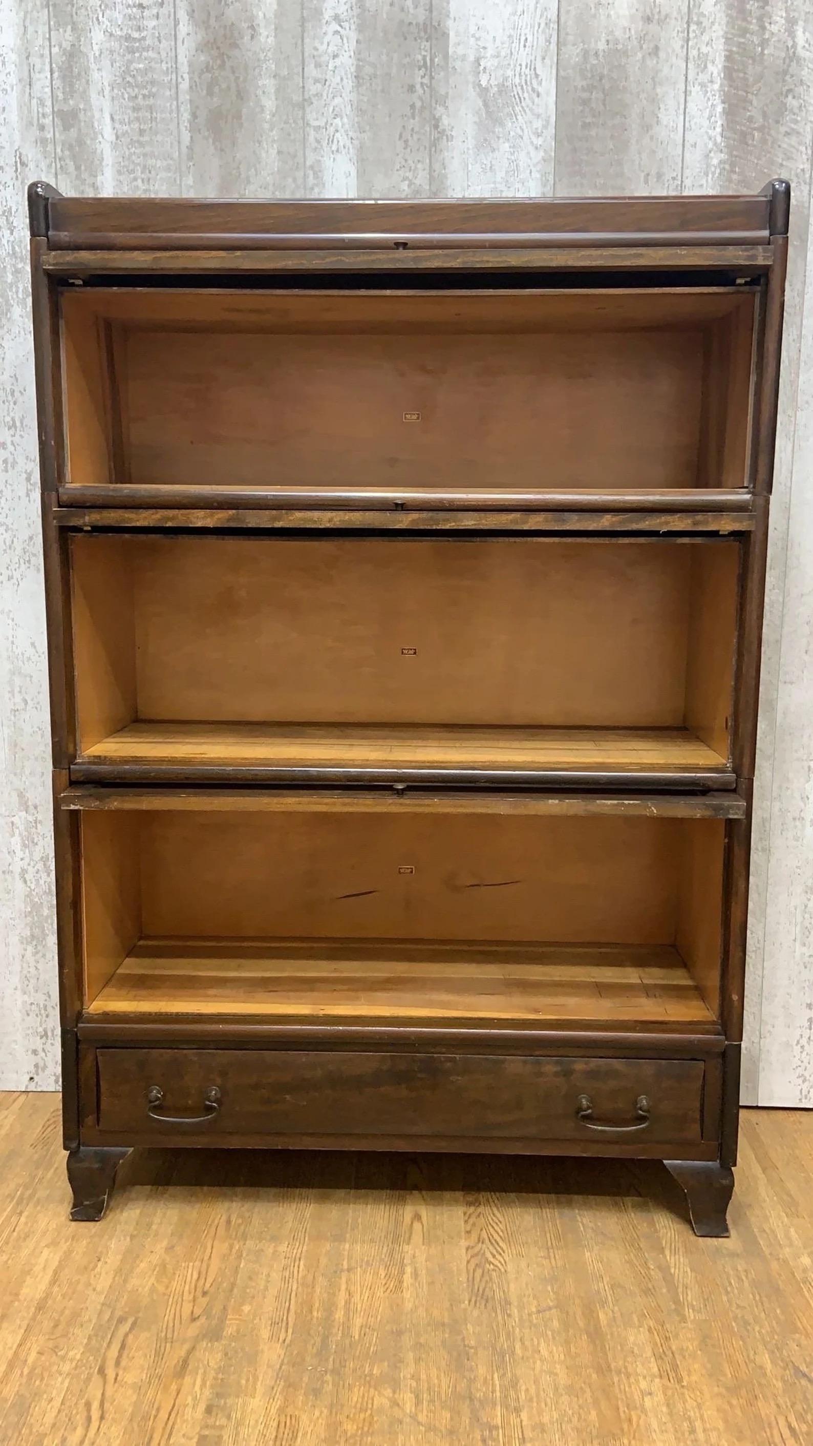 Antique Barrister Style Bookcase / Glass-Covered Cupboard For Sale 2