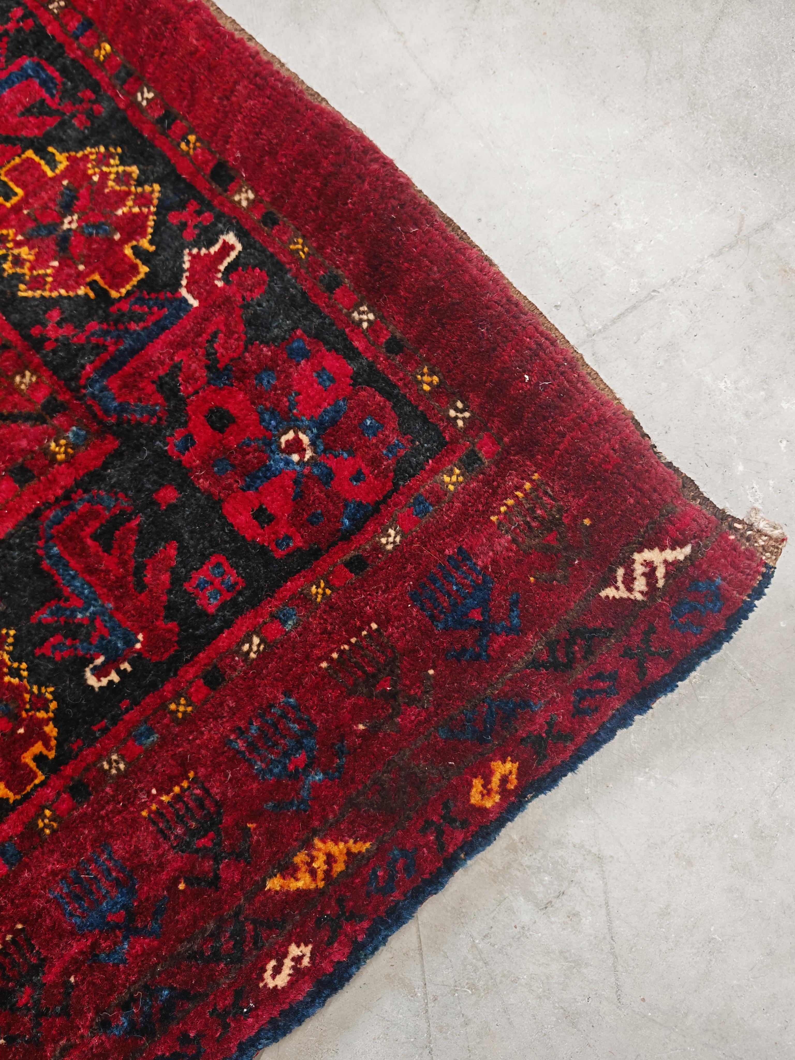 Inizio XX secolo Antico Bashiri Chuval o sacco per riporre le cose in lana spessa e morbida, con tinte naturali in vendita