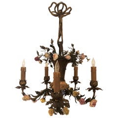 Lustre ancien « Coffret » avec fleurs en porcelaine