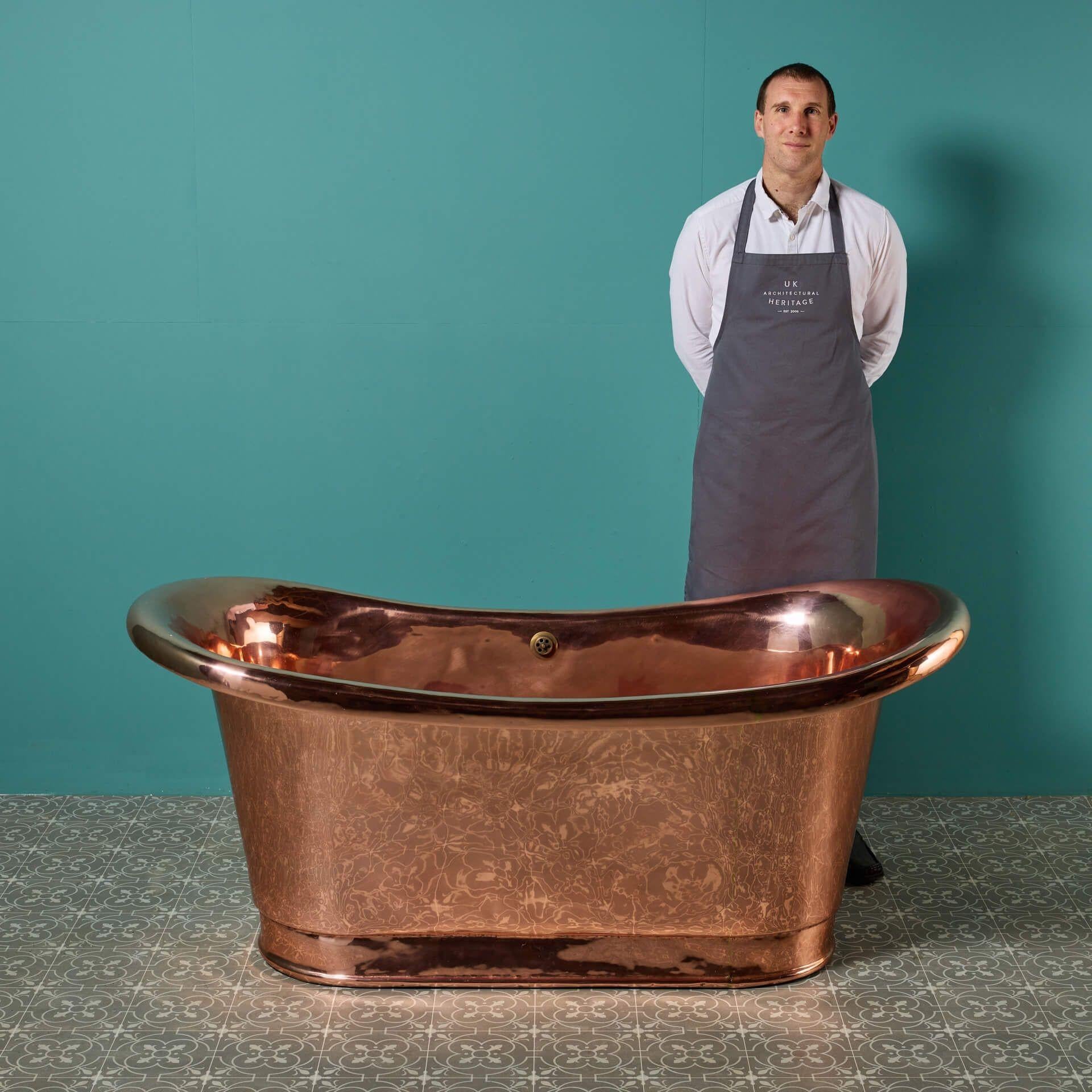 An antique Bateau copper double-ended roll top bath, was restored and fitted to a English country house, but had been in storage for the last 15 years.
Incorporating Victorian and Louis style, the rose copper has an extremely high polished finish