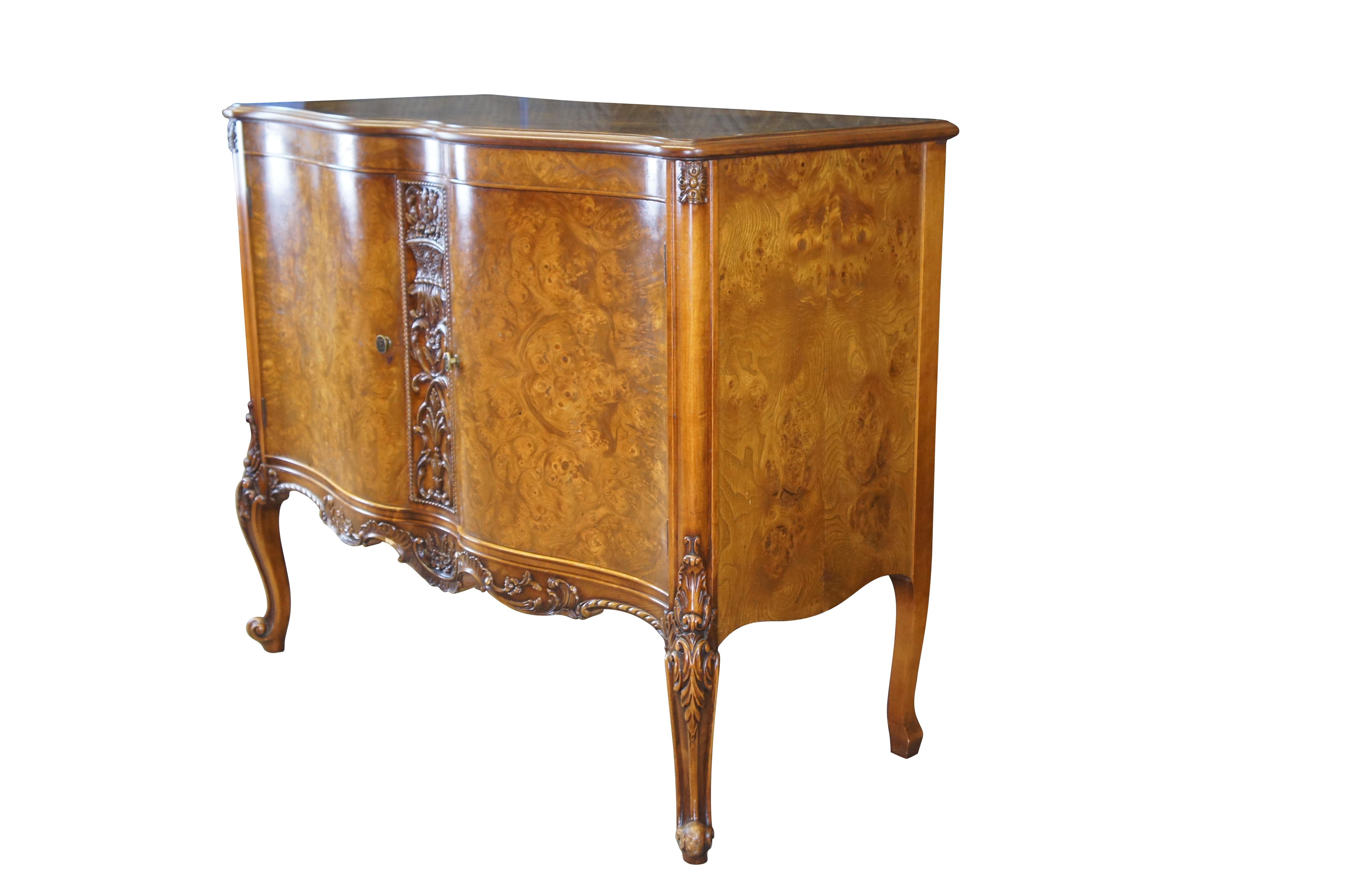 Antique Batesville French Louis XV Carpathian Elm Buffet Console Server Cabinet In Good Condition In Dayton, OH