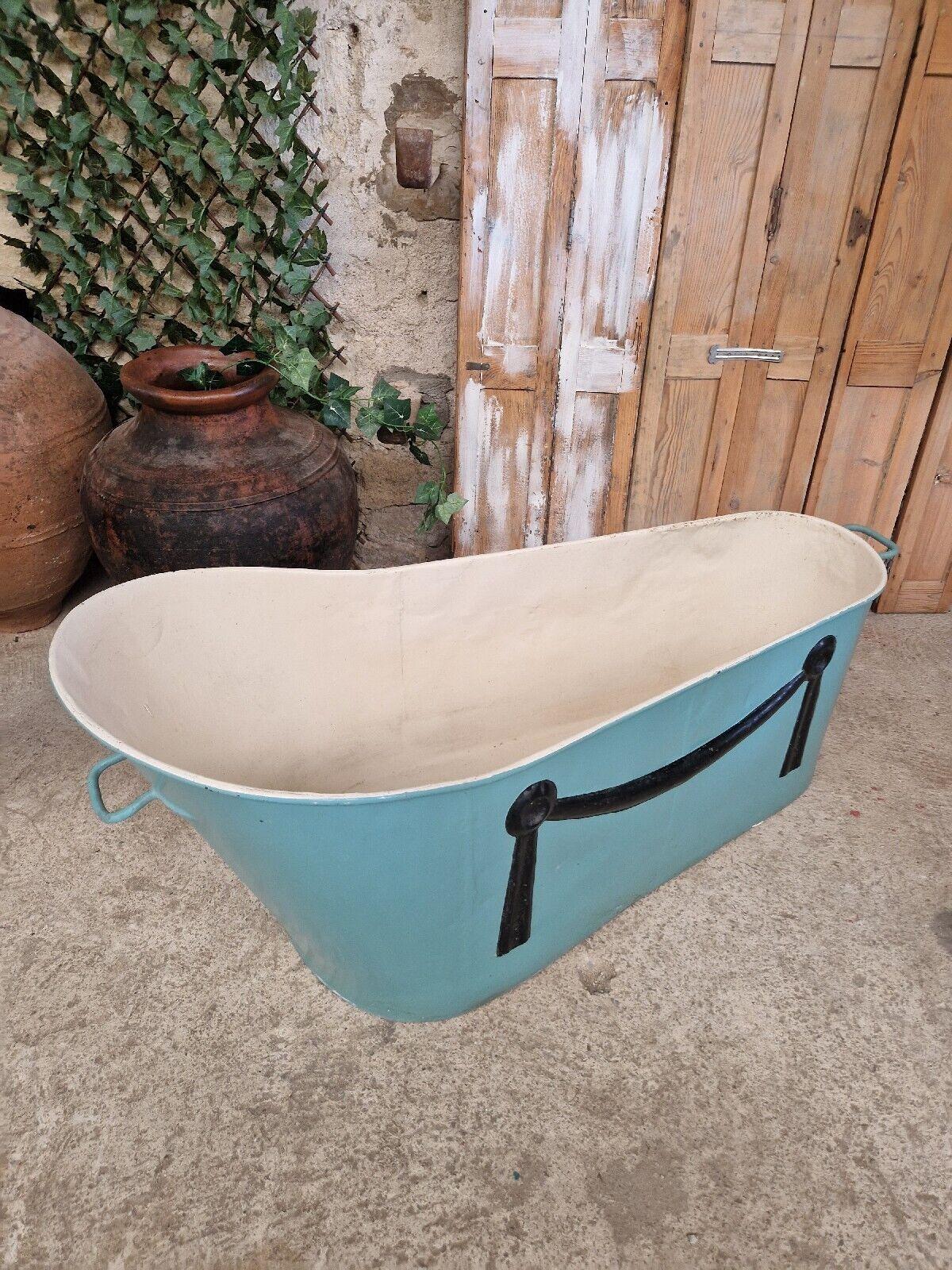 Antique Zinc Bathtub

Directoire Style

Highly Decorative 

French Blue Lacquer

Sourced from a Chateau in Toulouse

Good Condition

French Origin

Could be used indoor or Outdoor for a variety of uses

Circa 19th Century



Unique