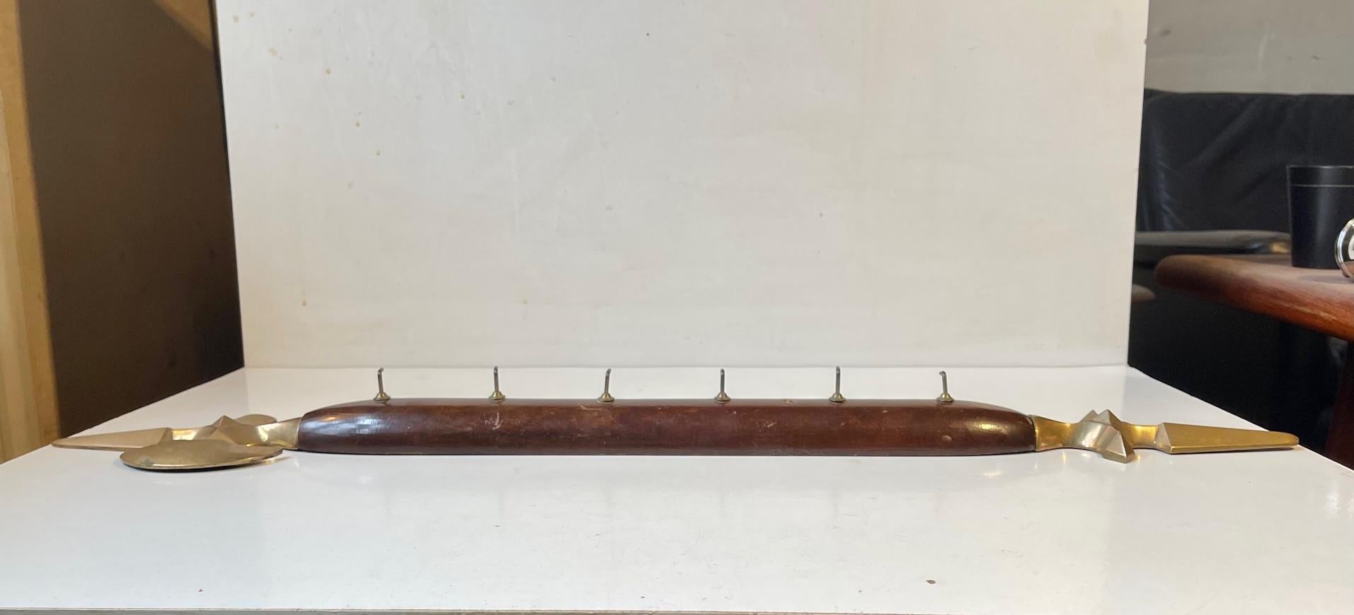 Antique Battle Axe Key or Towel Rack in Brass & Mahogany In Good Condition For Sale In Esbjerg, DK