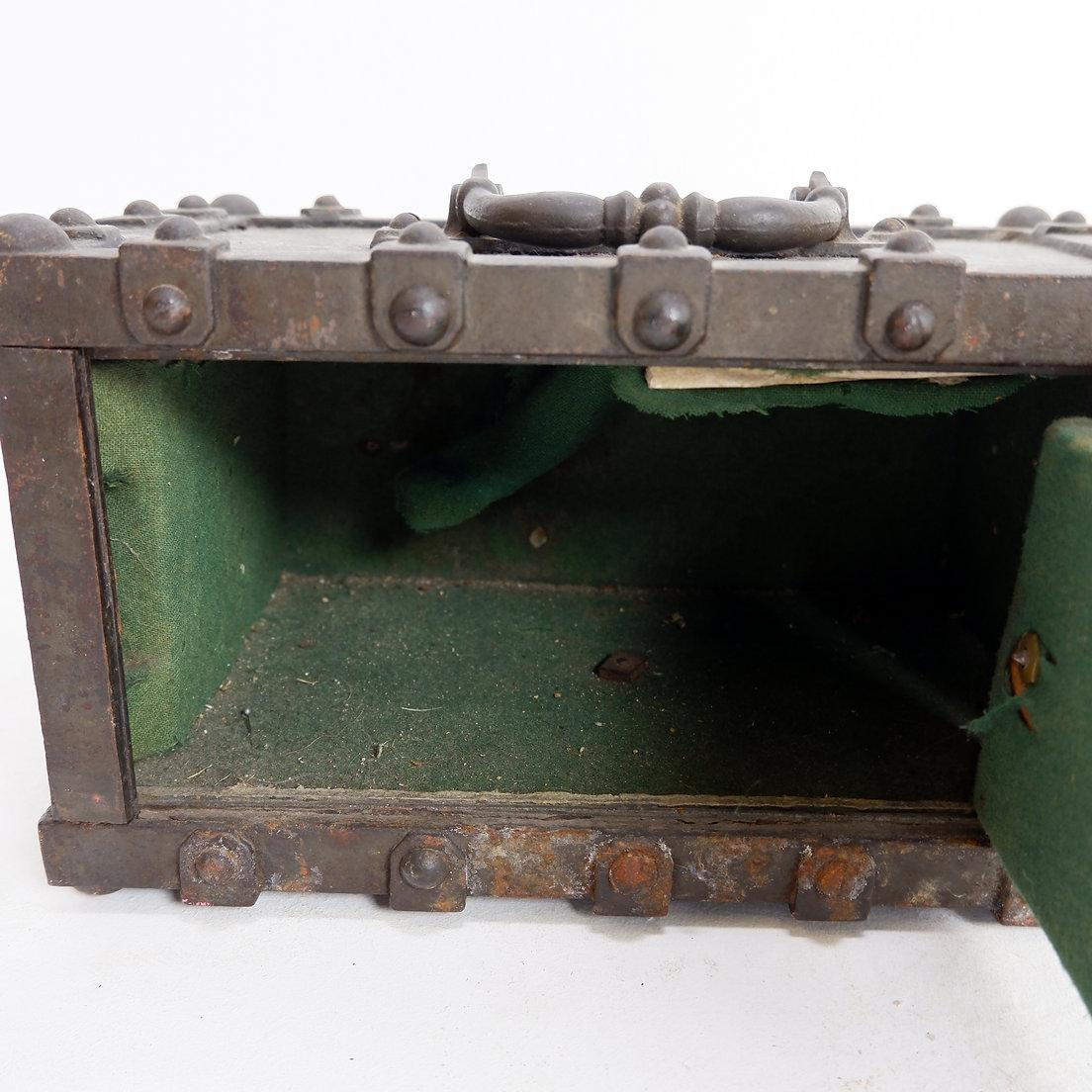 Antigua caja fuerte Bauche de hierro fundido incombustible del noreste de Francia, 1865 Napoleón III en venta