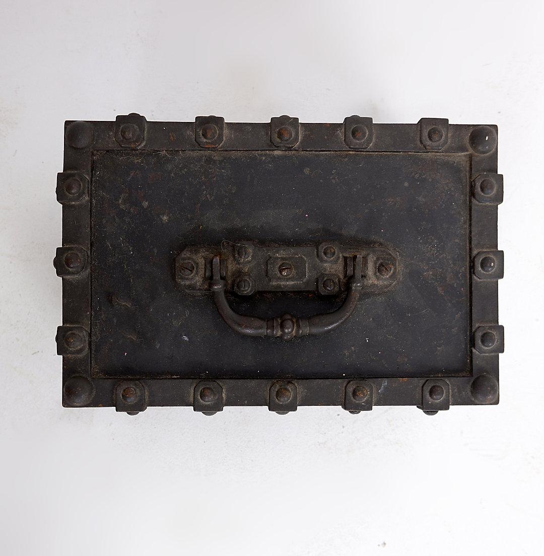Antigua caja fuerte Bauche de hierro fundido incombustible del noreste de Francia, 1865 Francés en venta