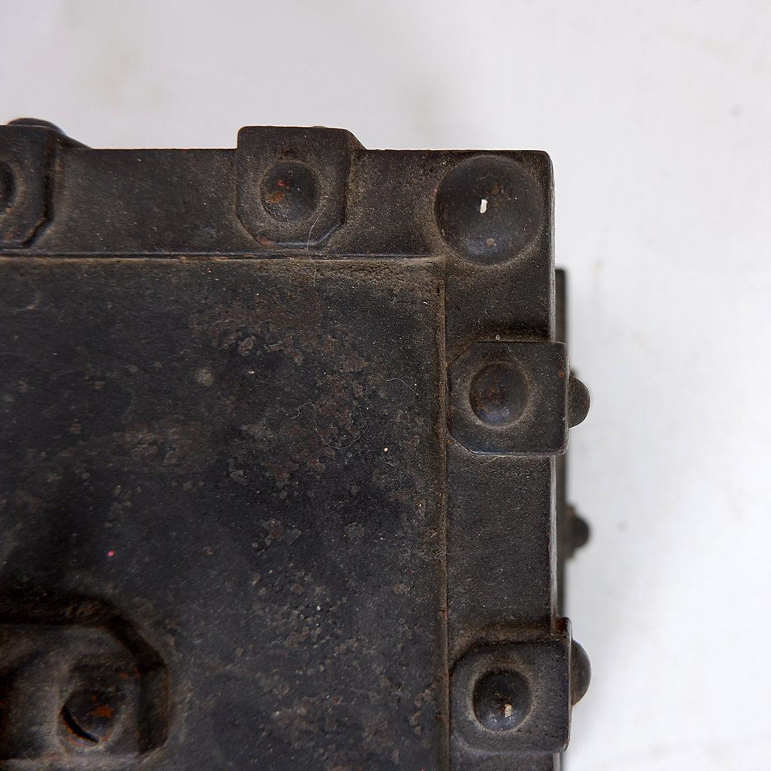 Antigua caja fuerte Bauche de hierro fundido incombustible del noreste de Francia, 1865 en Bueno estado para la venta en Linkebeek, BE