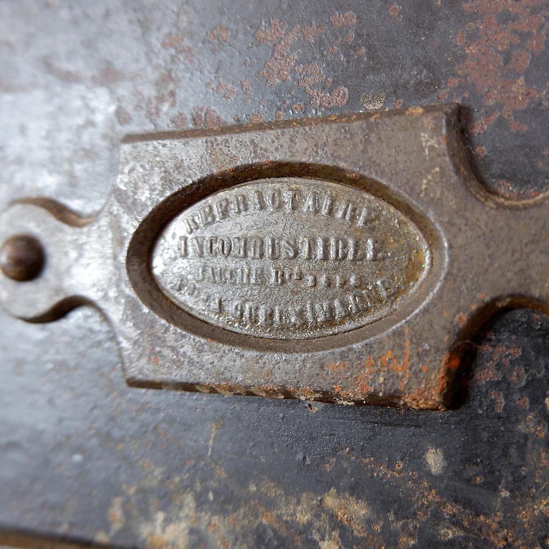 Antigua caja fuerte Bauche de hierro fundido incombustible del noreste de Francia, 1865 en venta 2